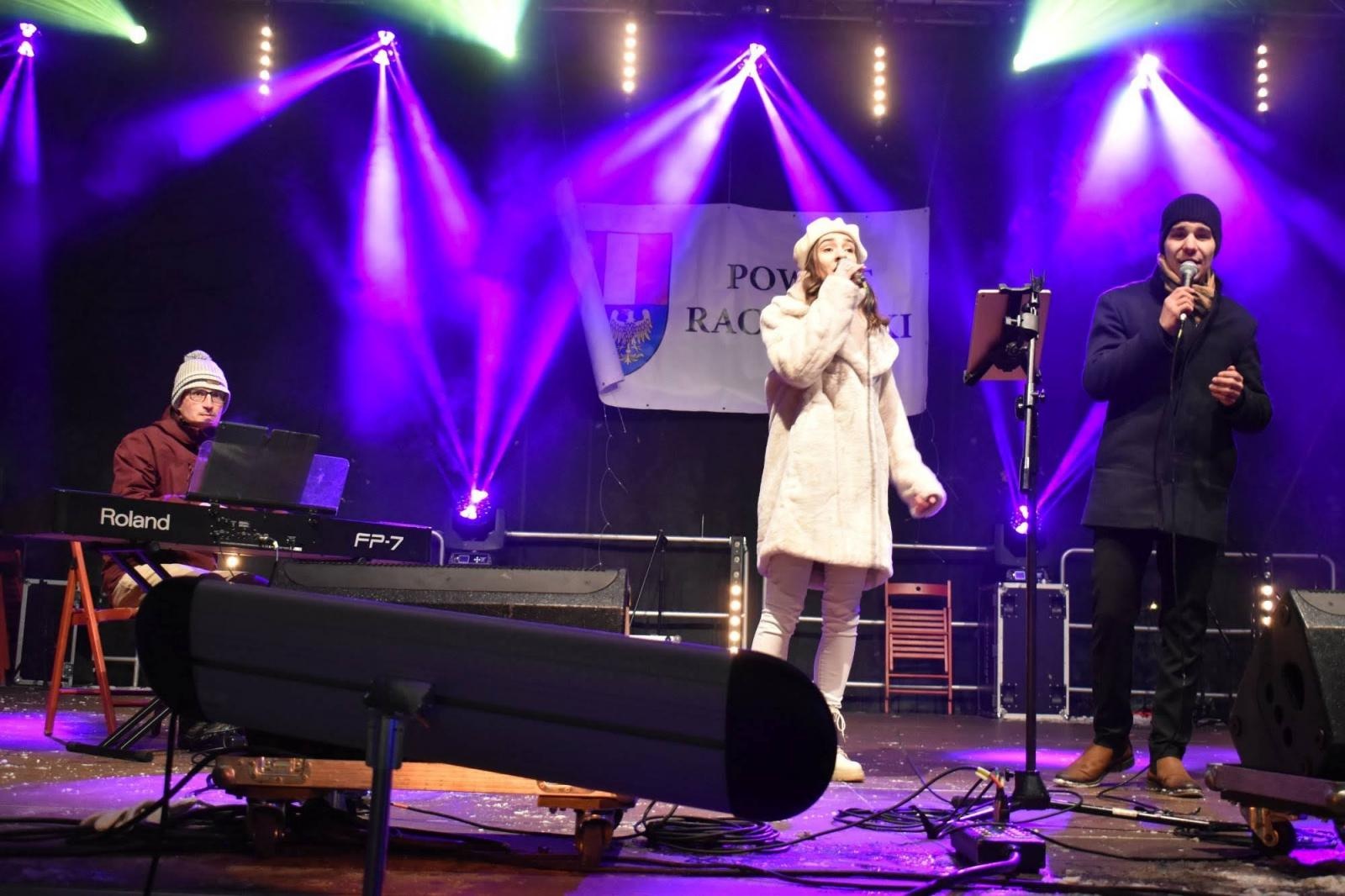 Zdjęcie w galerii na portalu naszraciborz.pl: Mikołaj zszedł z drabiny. Zamkowy jarmark za nami [FOTO i WIDEO] wiadomości z regionu