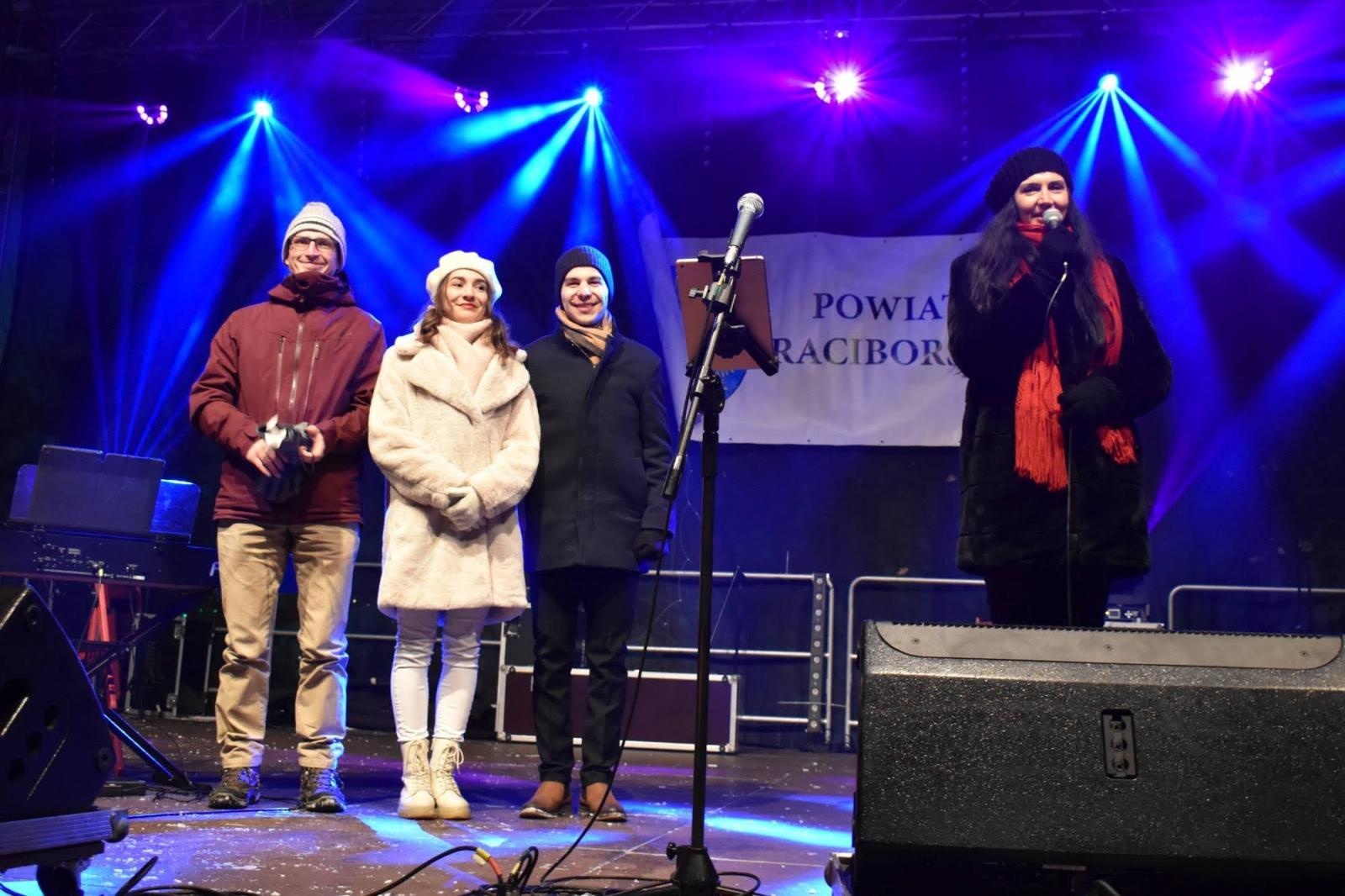 Zdjęcie w galerii na portalu naszraciborz.pl: Mikołaj zszedł z drabiny. Zamkowy jarmark za nami [FOTO i WIDEO] wiadomości z regionu