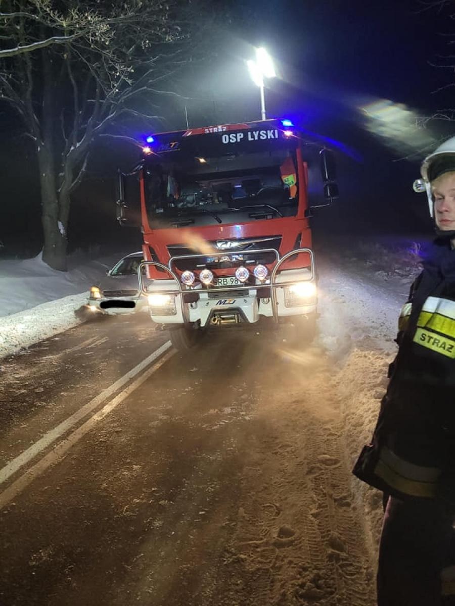 Zdjęcie w galerii na portalu naszraciborz.pl: Czołowe zderzenie na trasie Raszczyce-Adamowice wiadomości z regionu