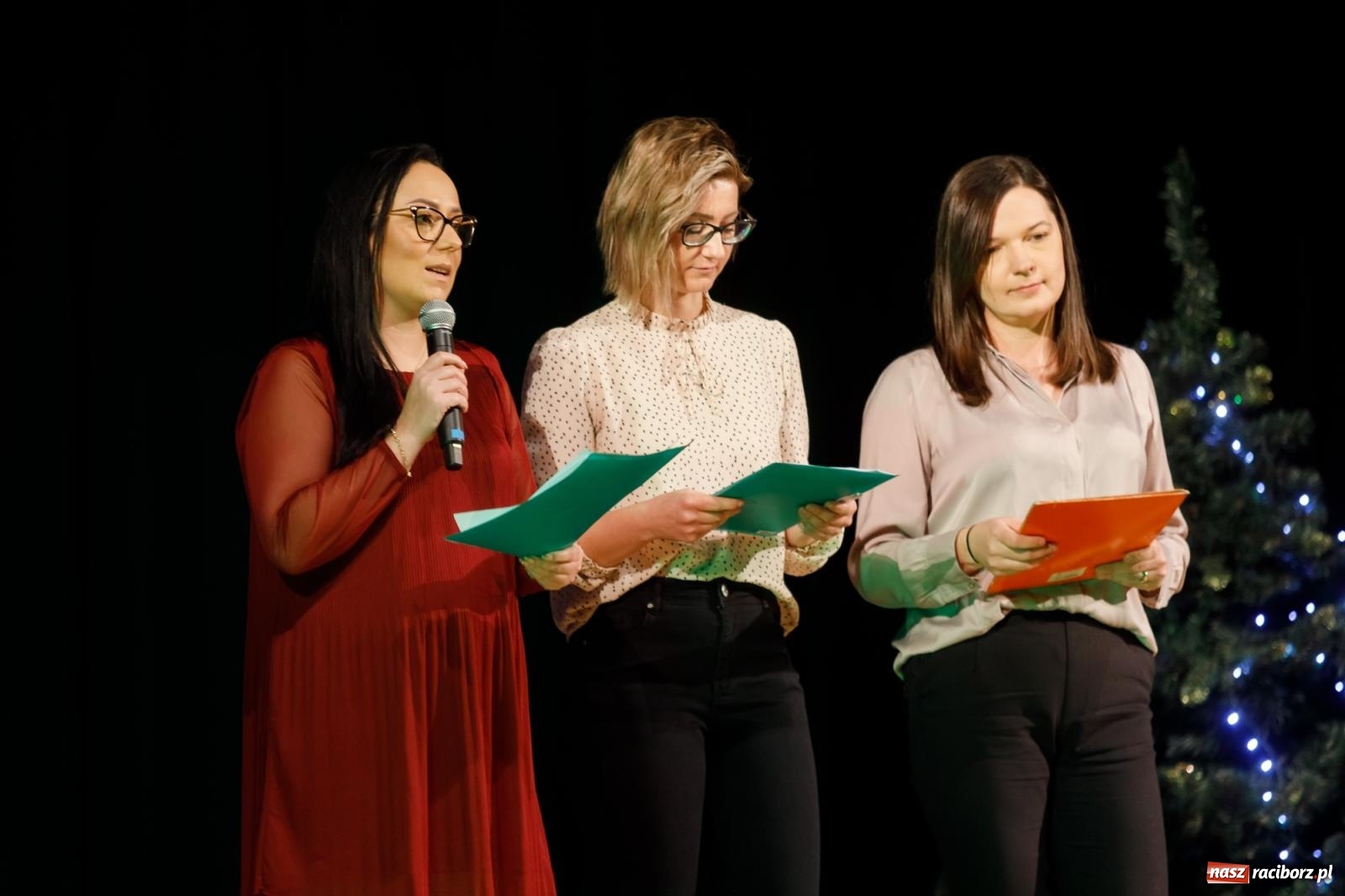 Zdjęcie w galerii na portalu naszraciborz.pl: Przegląd kolęd i piosenek świątecznych w RCK wiadomości z regionu