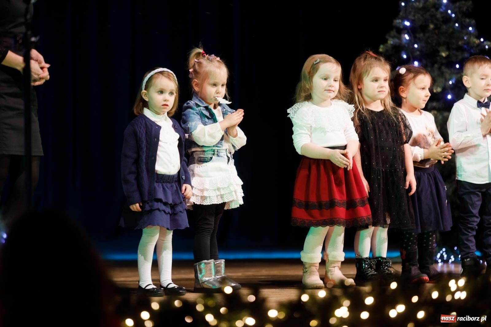 Zdjęcie w galerii na portalu naszraciborz.pl: Przegląd kolęd i piosenek świątecznych w RCK wiadomości z regionu