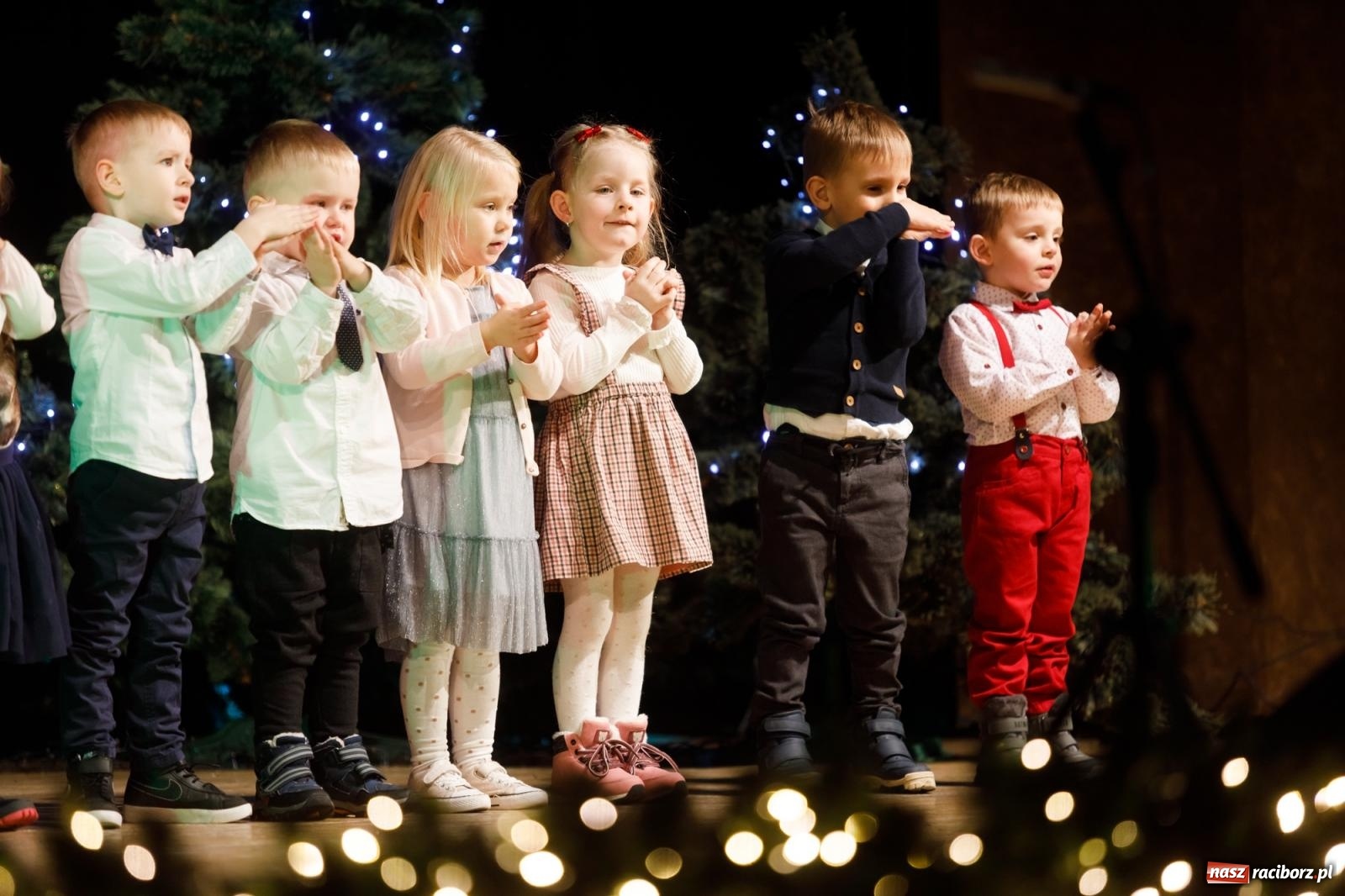 Zdjęcie w galerii na portalu naszraciborz.pl: Przegląd kolęd i piosenek świątecznych w RCK wiadomości z regionu
