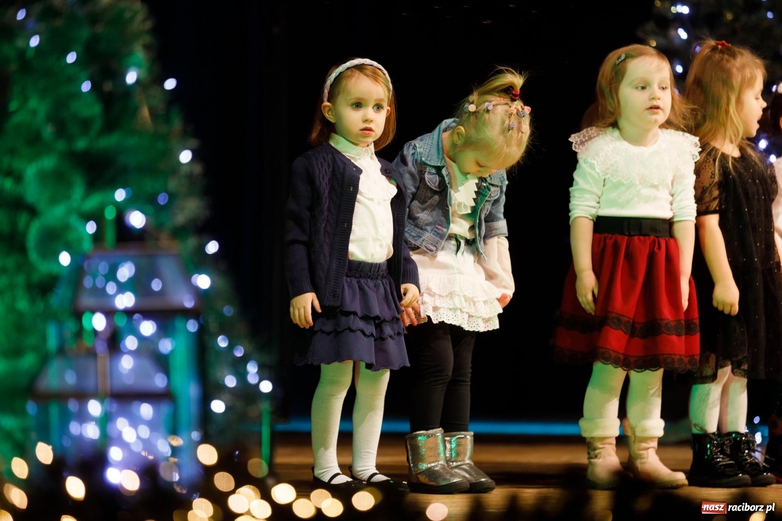 Zdjęcie w galerii na portalu naszraciborz.pl: Przegląd kolęd i piosenek świątecznych w RCK wiadomości z regionu