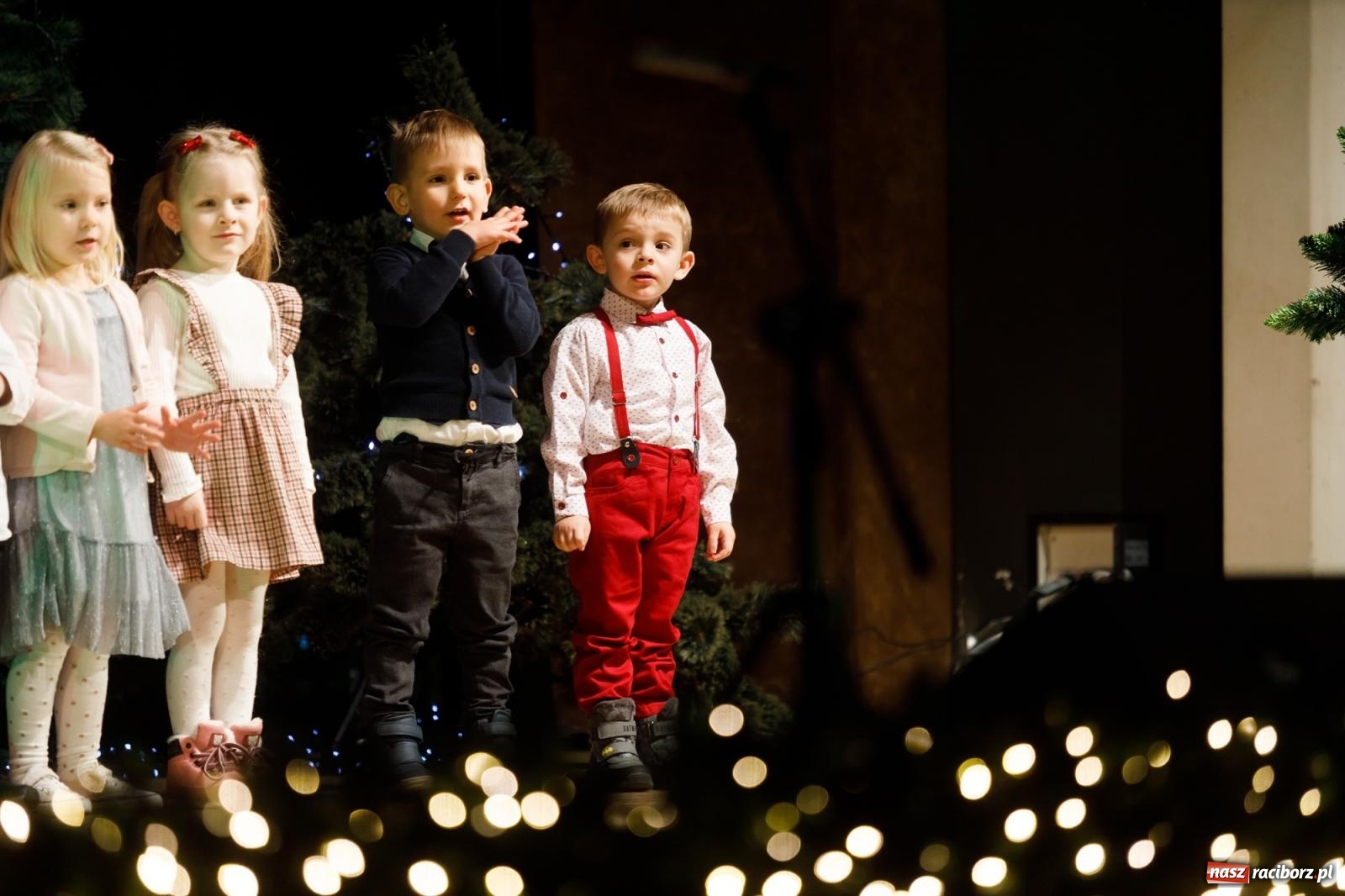 Zdjęcie w galerii na portalu naszraciborz.pl: Przegląd kolęd i piosenek świątecznych w RCK wiadomości z regionu