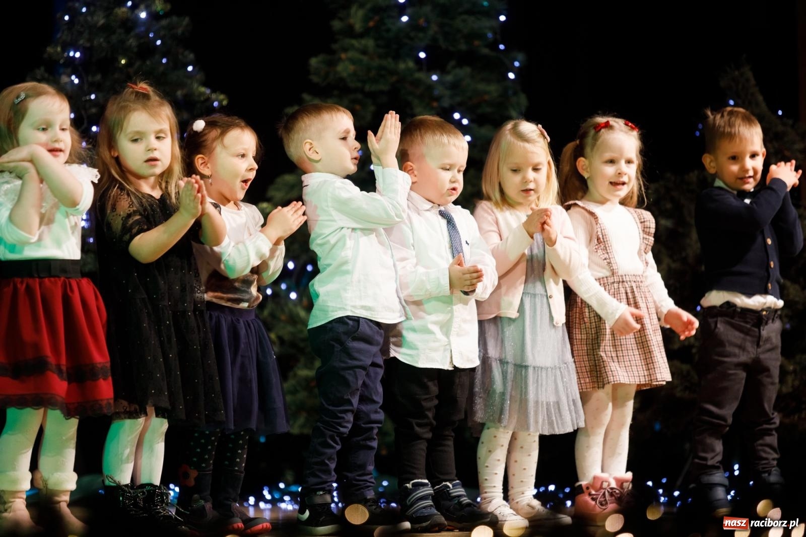 Zdjęcie w galerii na portalu naszraciborz.pl: Przegląd kolęd i piosenek świątecznych w RCK wiadomości z regionu