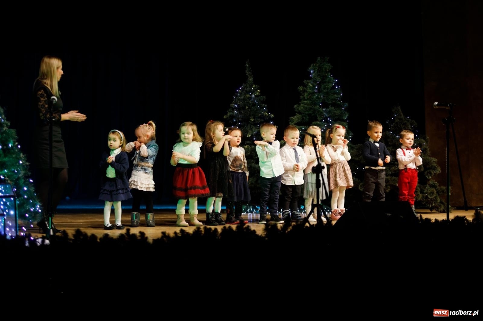 Zdjęcie w galerii na portalu naszraciborz.pl: Przegląd kolęd i piosenek świątecznych w RCK wiadomości z regionu