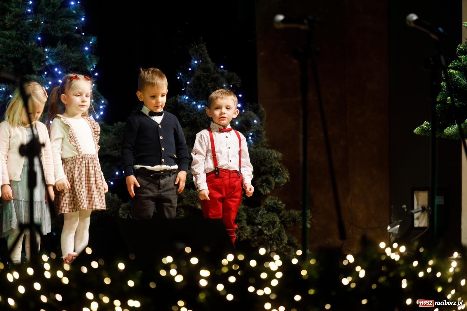 Zdjęcie w galerii na portalu naszraciborz.pl: Przegląd kolęd i piosenek świątecznych w RCK wiadomości z regionu