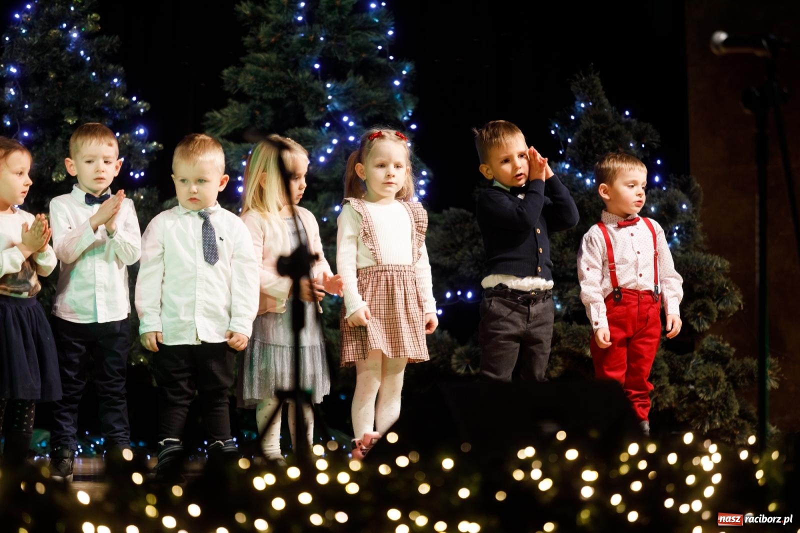 Zdjęcie w galerii na portalu naszraciborz.pl: Przegląd kolęd i piosenek świątecznych w RCK wiadomości z regionu