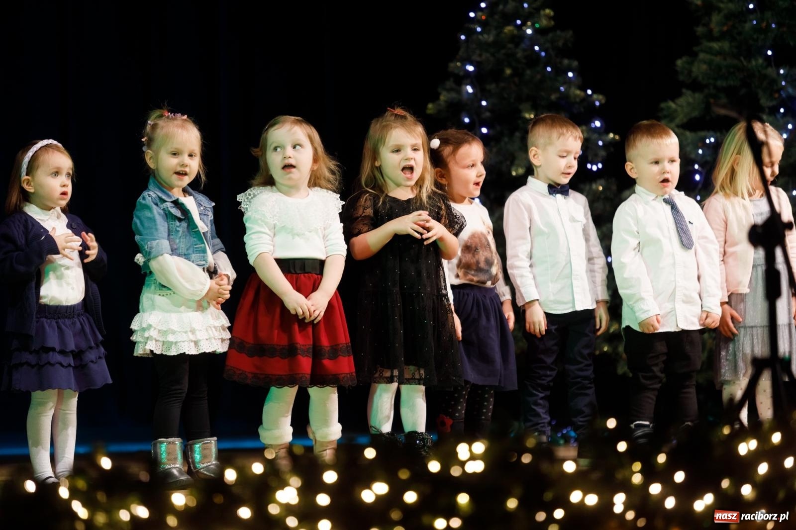 Zdjęcie w galerii na portalu naszraciborz.pl: Przegląd kolęd i piosenek świątecznych w RCK wiadomości z regionu