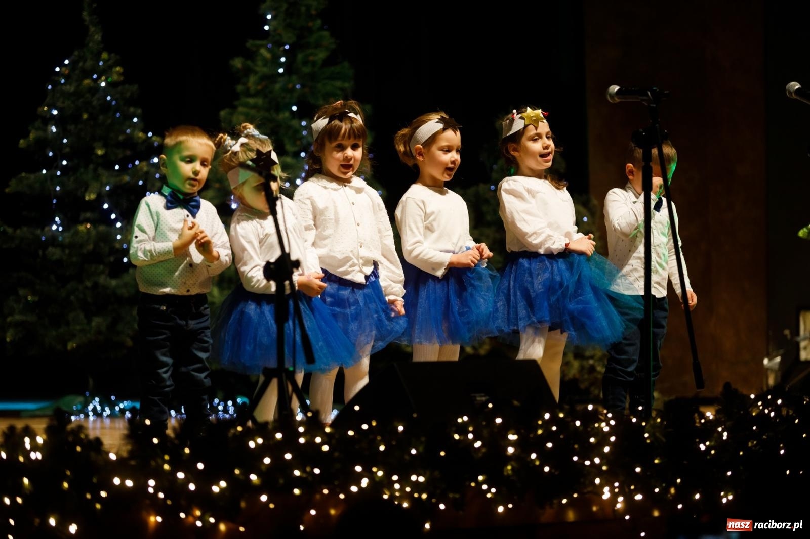 Zdjęcie w galerii na portalu naszraciborz.pl: Przegląd kolęd i piosenek świątecznych w RCK wiadomości z regionu