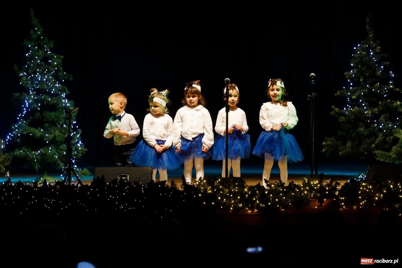 Zdjęcie w galerii na portalu naszraciborz.pl: Przegląd kolęd i piosenek świątecznych w RCK wiadomości z regionu