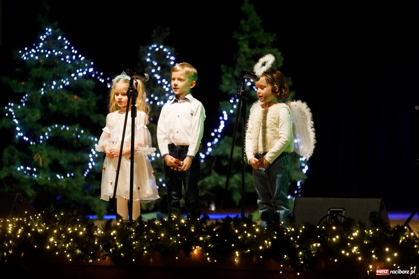 Zdjęcie w galerii na portalu naszraciborz.pl: Przegląd kolęd i piosenek świątecznych w RCK wiadomości z regionu