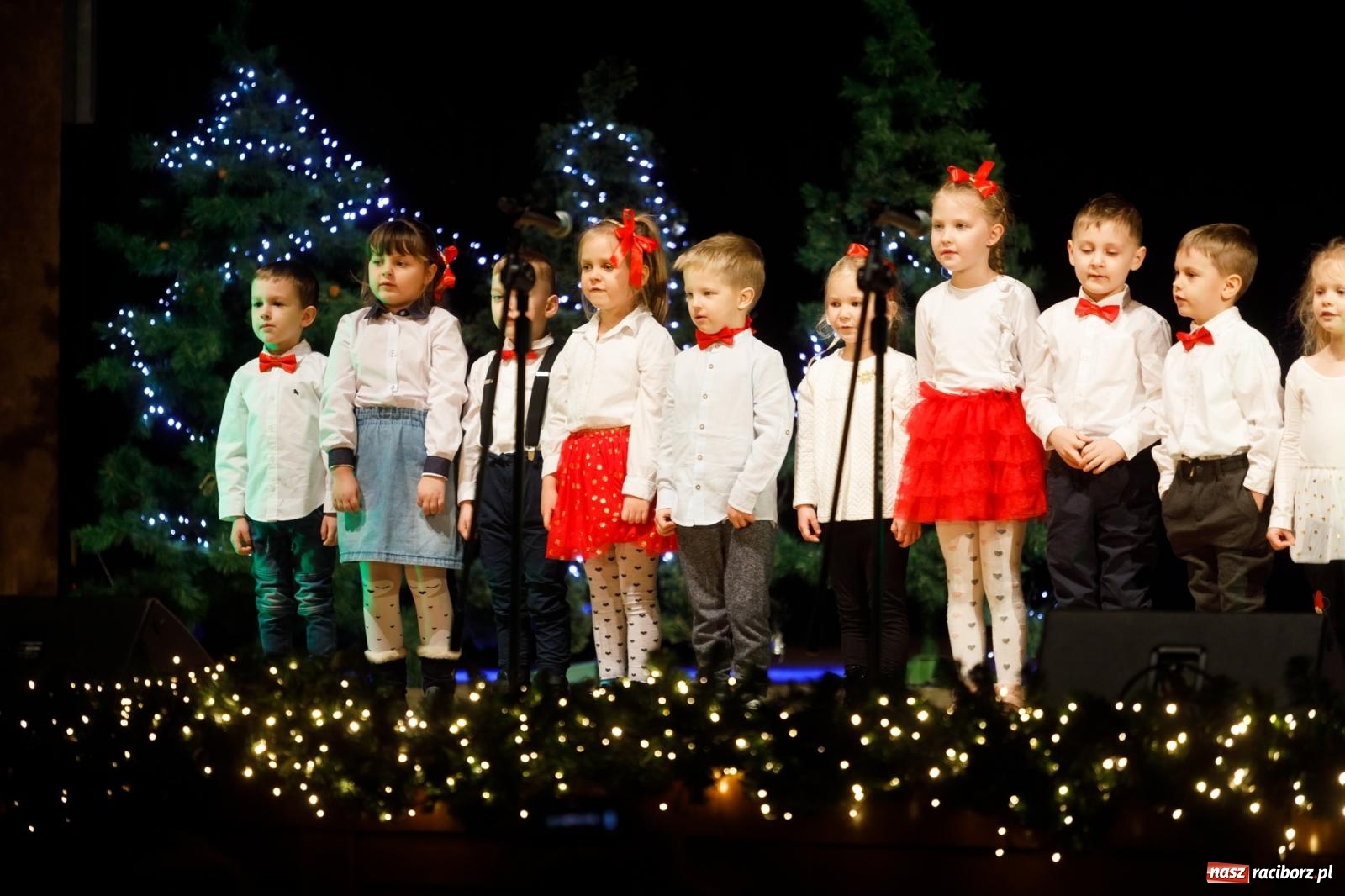 Zdjęcie w galerii na portalu naszraciborz.pl: Przegląd kolęd i piosenek świątecznych w RCK wiadomości z regionu