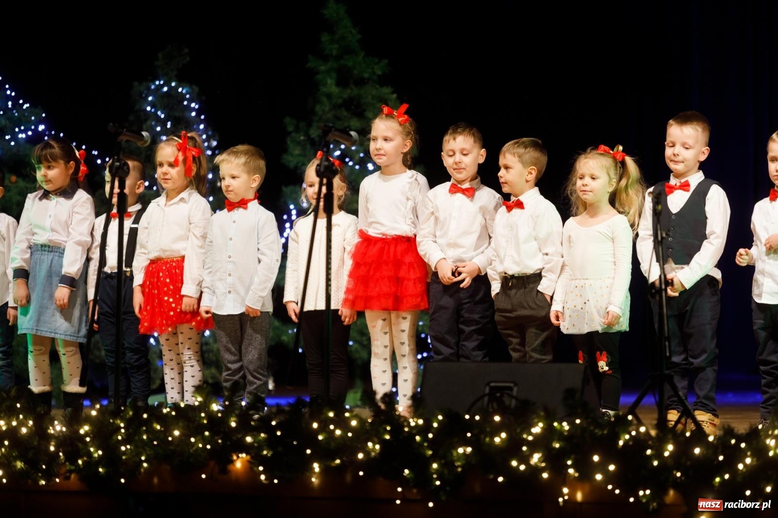 Zdjęcie w galerii na portalu naszraciborz.pl: Przegląd kolęd i piosenek świątecznych w RCK wiadomości z regionu
