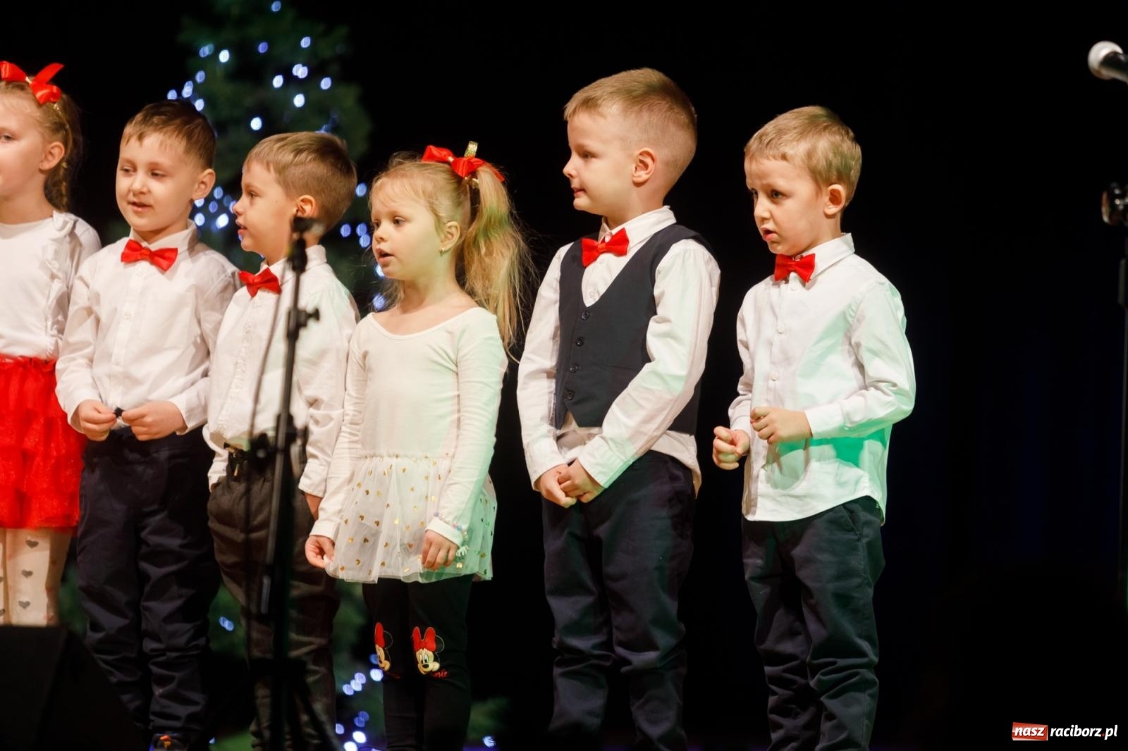 Zdjęcie w galerii na portalu naszraciborz.pl: Przegląd kolęd i piosenek świątecznych w RCK wiadomości z regionu