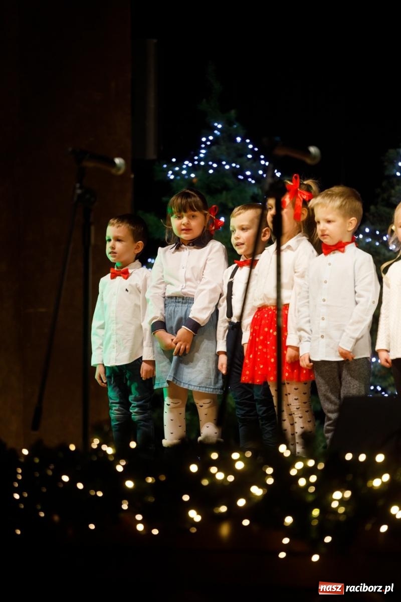 Zdjęcie w galerii na portalu naszraciborz.pl: Przegląd kolęd i piosenek świątecznych w RCK wiadomości z regionu