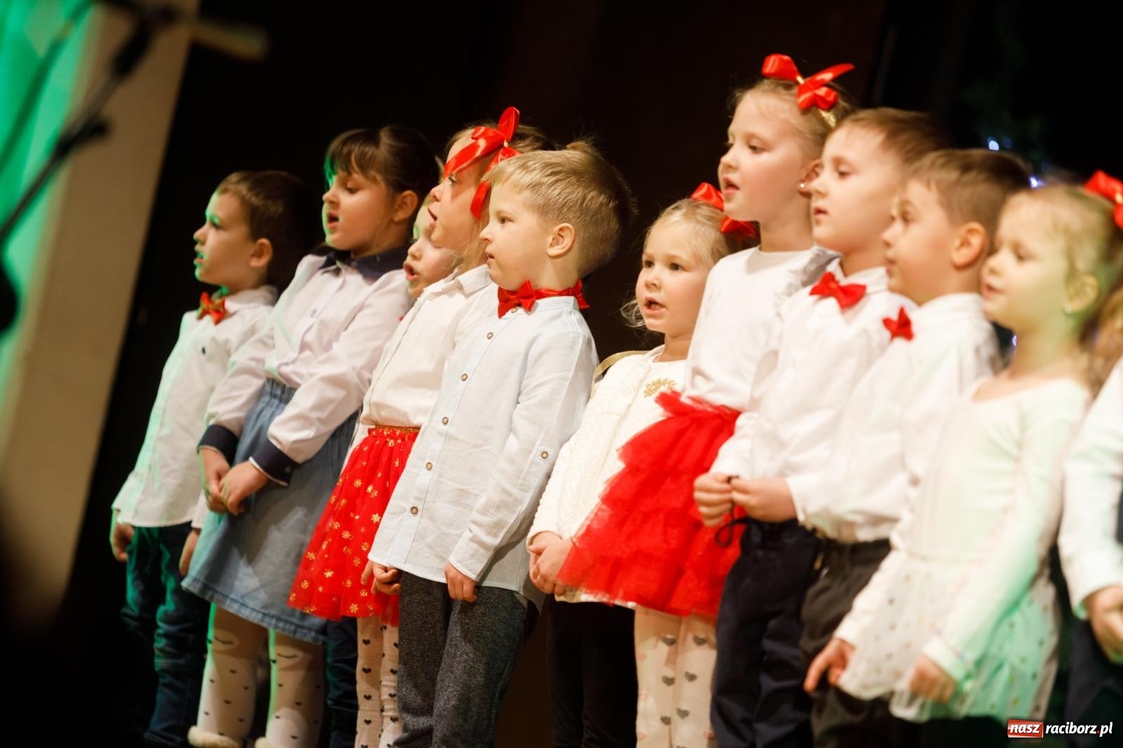 Zdjęcie w galerii na portalu naszraciborz.pl: Przegląd kolęd i piosenek świątecznych w RCK wiadomości z regionu