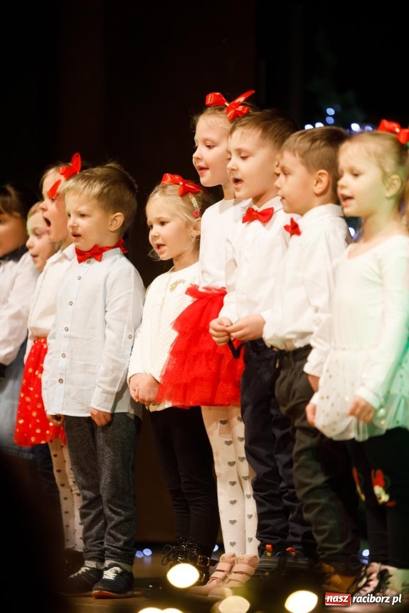 Zdjęcie w galerii na portalu naszraciborz.pl: Przegląd kolęd i piosenek świątecznych w RCK wiadomości z regionu