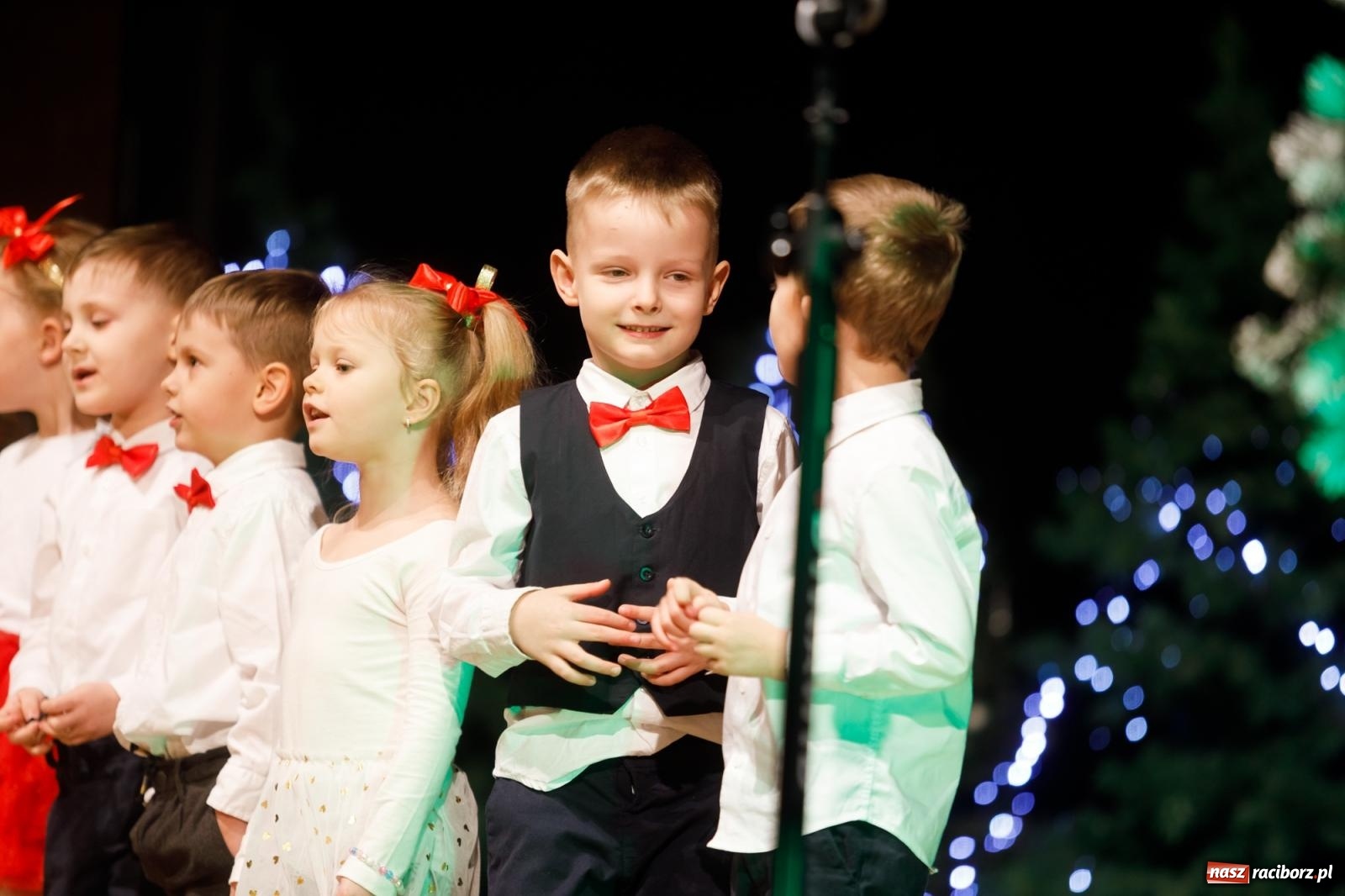 Zdjęcie w galerii na portalu naszraciborz.pl: Przegląd kolęd i piosenek świątecznych w RCK wiadomości z regionu