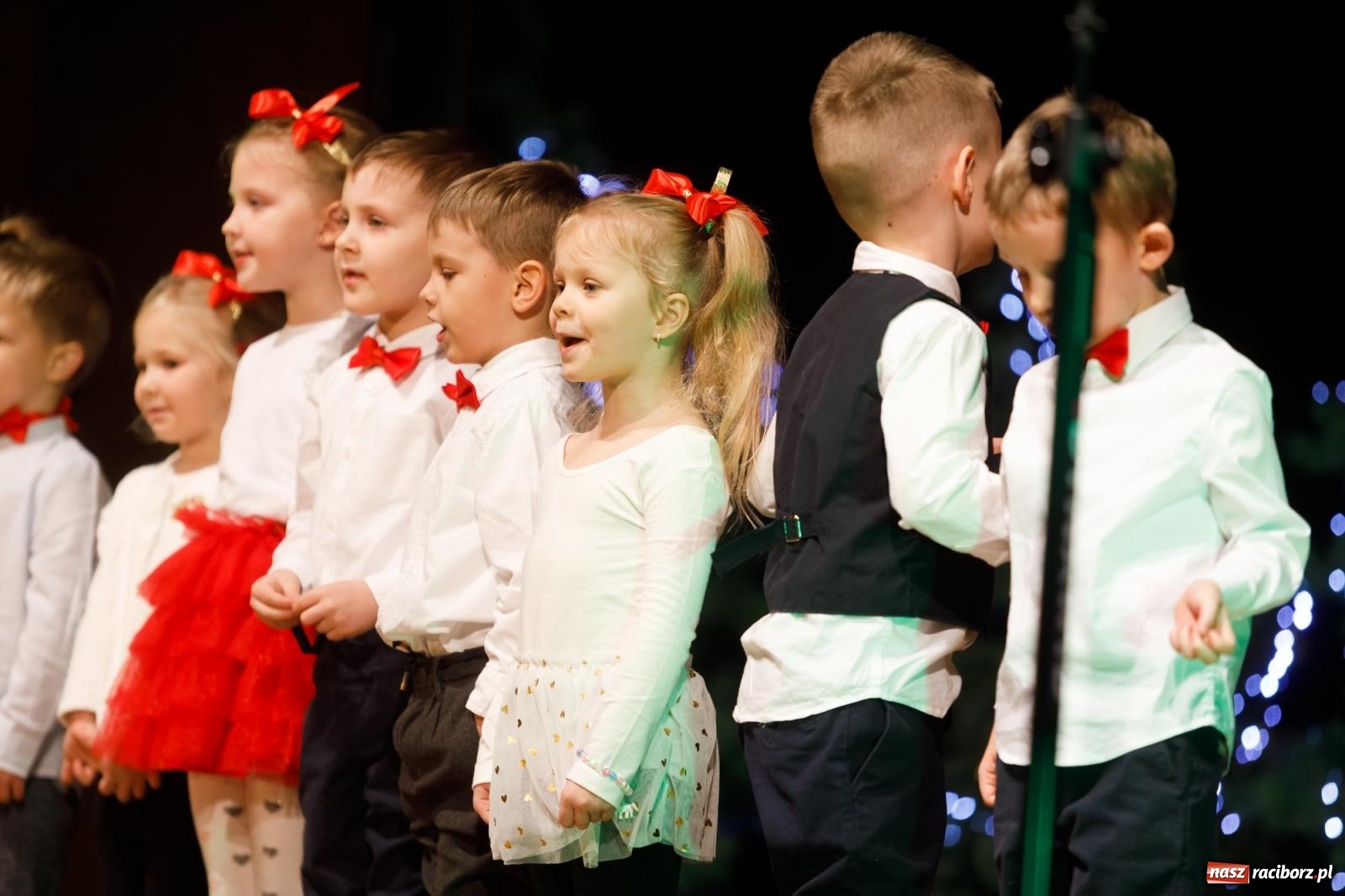 Zdjęcie w galerii na portalu naszraciborz.pl: Przegląd kolęd i piosenek świątecznych w RCK wiadomości z regionu