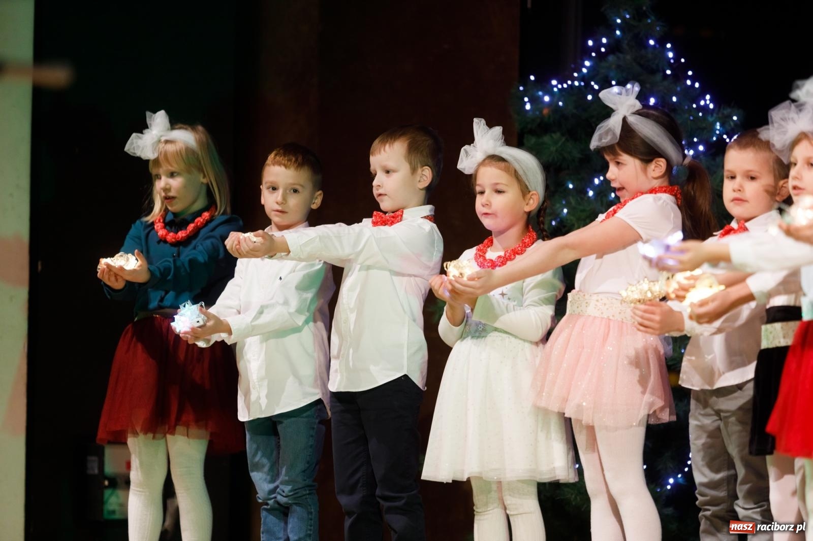 Zdjęcie w galerii na portalu naszraciborz.pl: Przegląd kolęd i piosenek świątecznych w RCK wiadomości z regionu