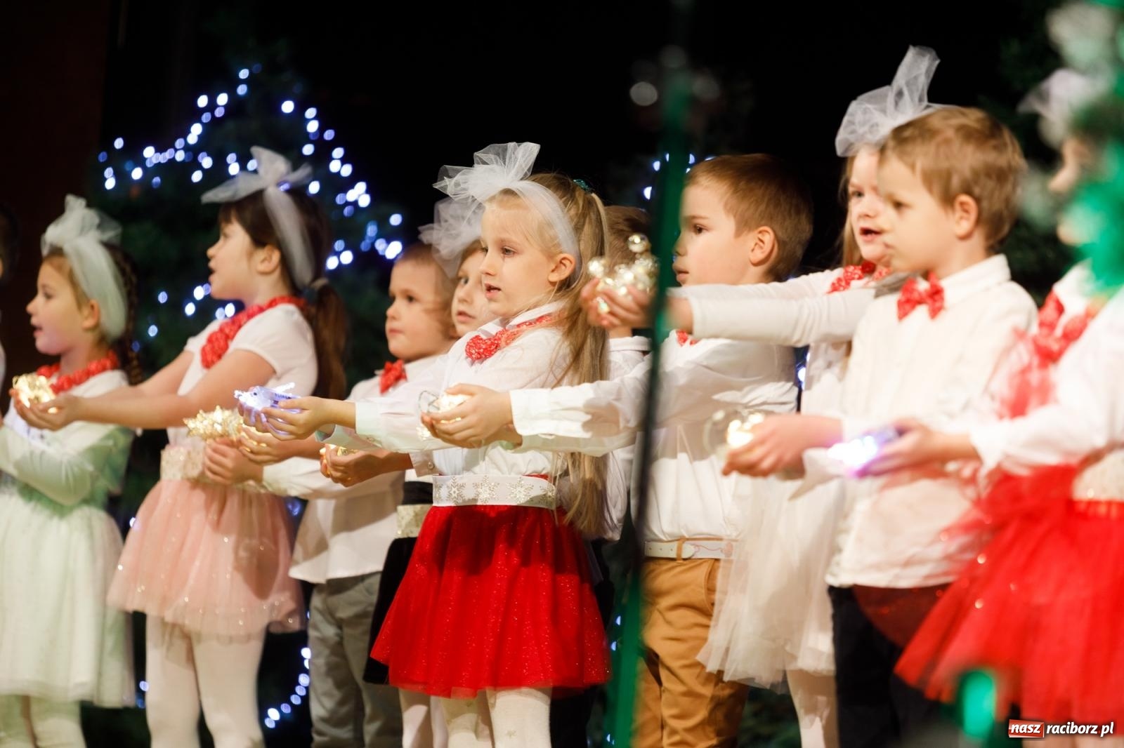 Zdjęcie w galerii na portalu naszraciborz.pl: Przegląd kolęd i piosenek świątecznych w RCK wiadomości z regionu