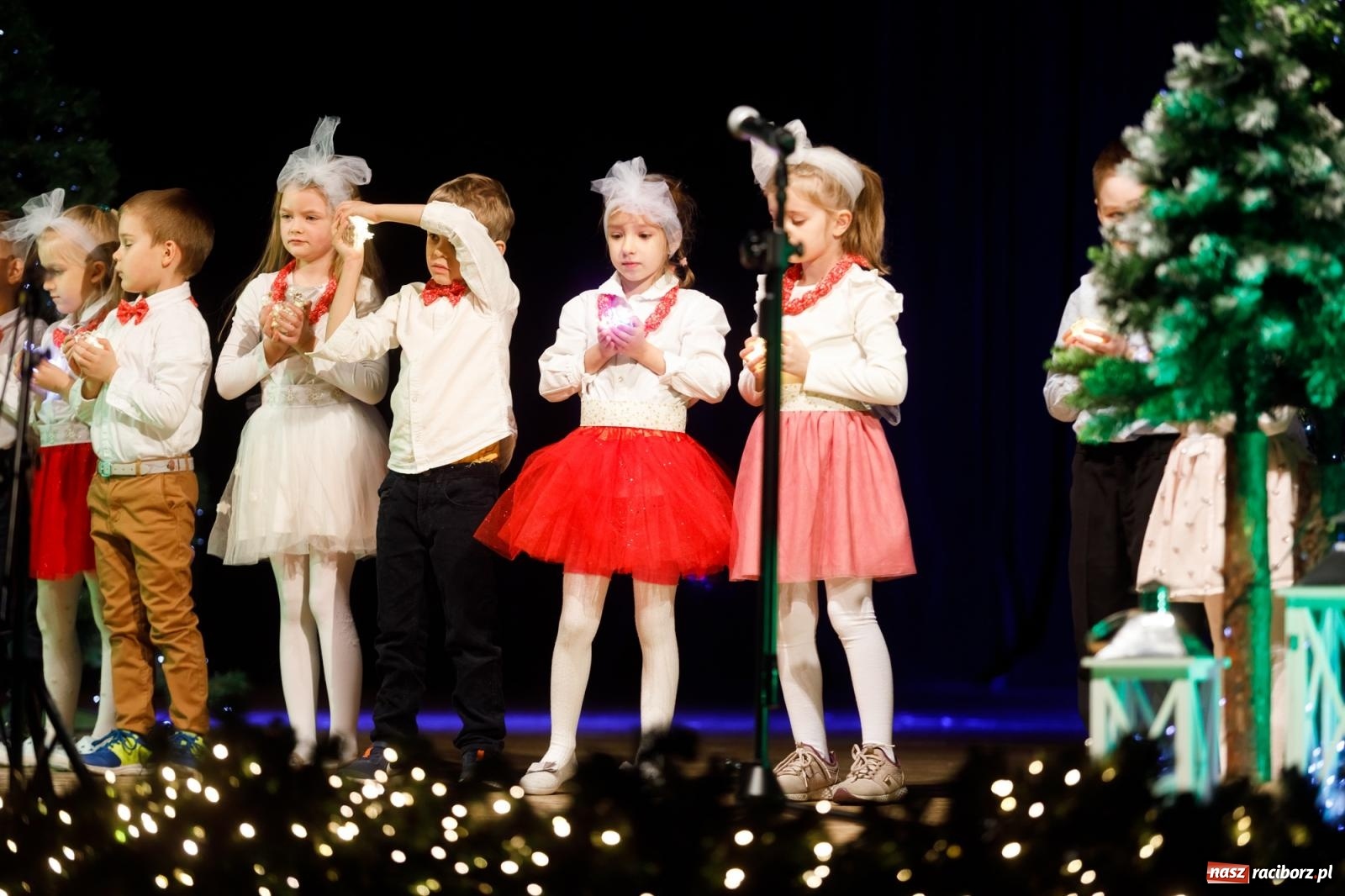 Zdjęcie w galerii na portalu naszraciborz.pl: Przegląd kolęd i piosenek świątecznych w RCK wiadomości z regionu