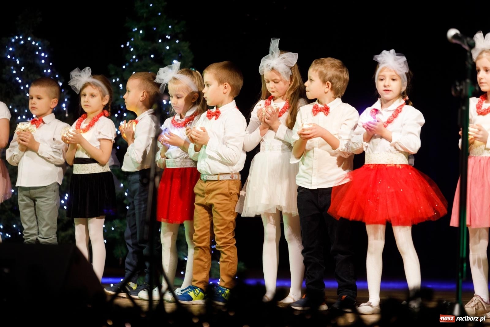 Zdjęcie w galerii na portalu naszraciborz.pl: Przegląd kolęd i piosenek świątecznych w RCK wiadomości z regionu