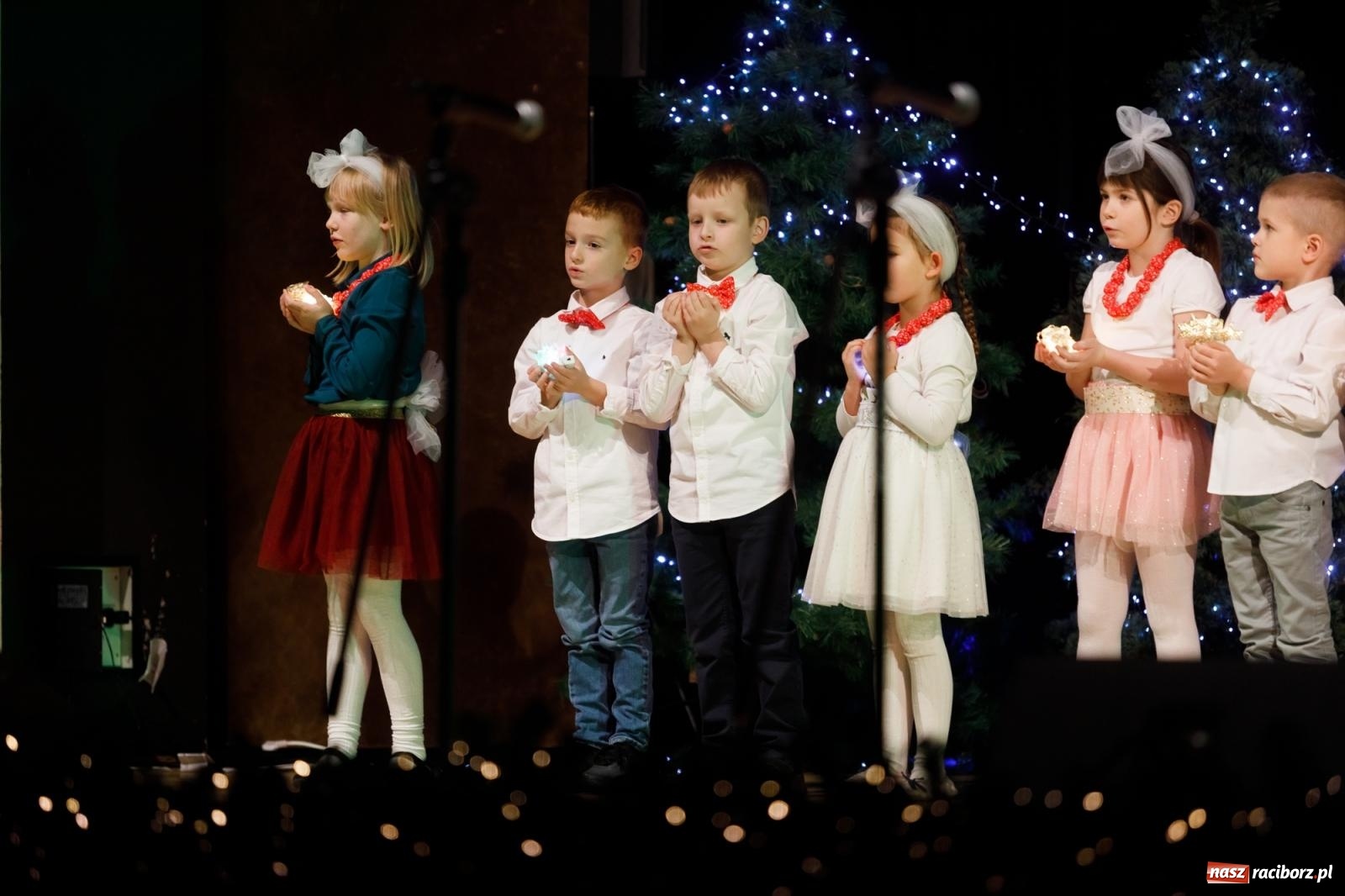 Zdjęcie w galerii na portalu naszraciborz.pl: Przegląd kolęd i piosenek świątecznych w RCK wiadomości z regionu