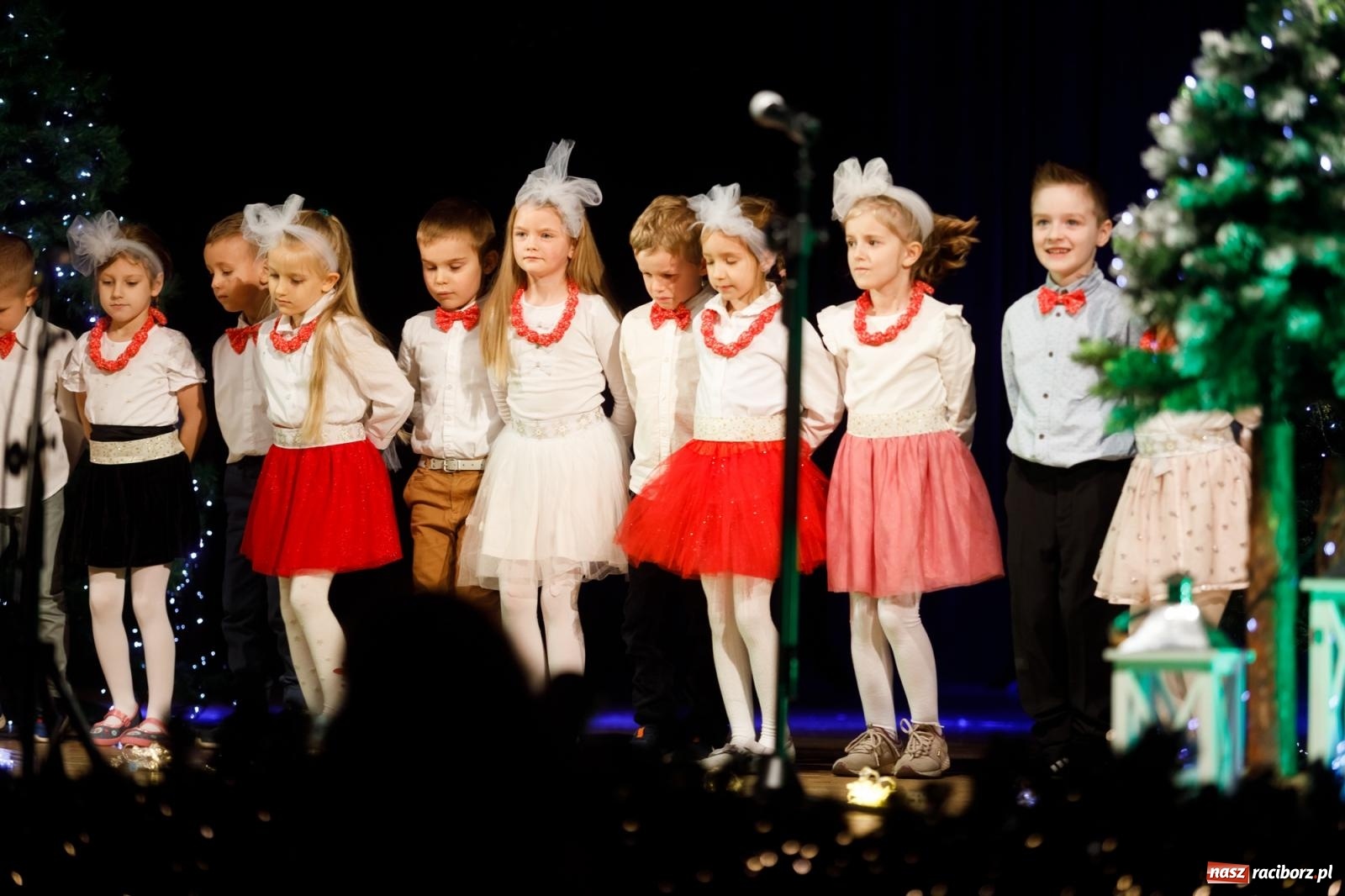 Zdjęcie w galerii na portalu naszraciborz.pl: Przegląd kolęd i piosenek świątecznych w RCK wiadomości z regionu