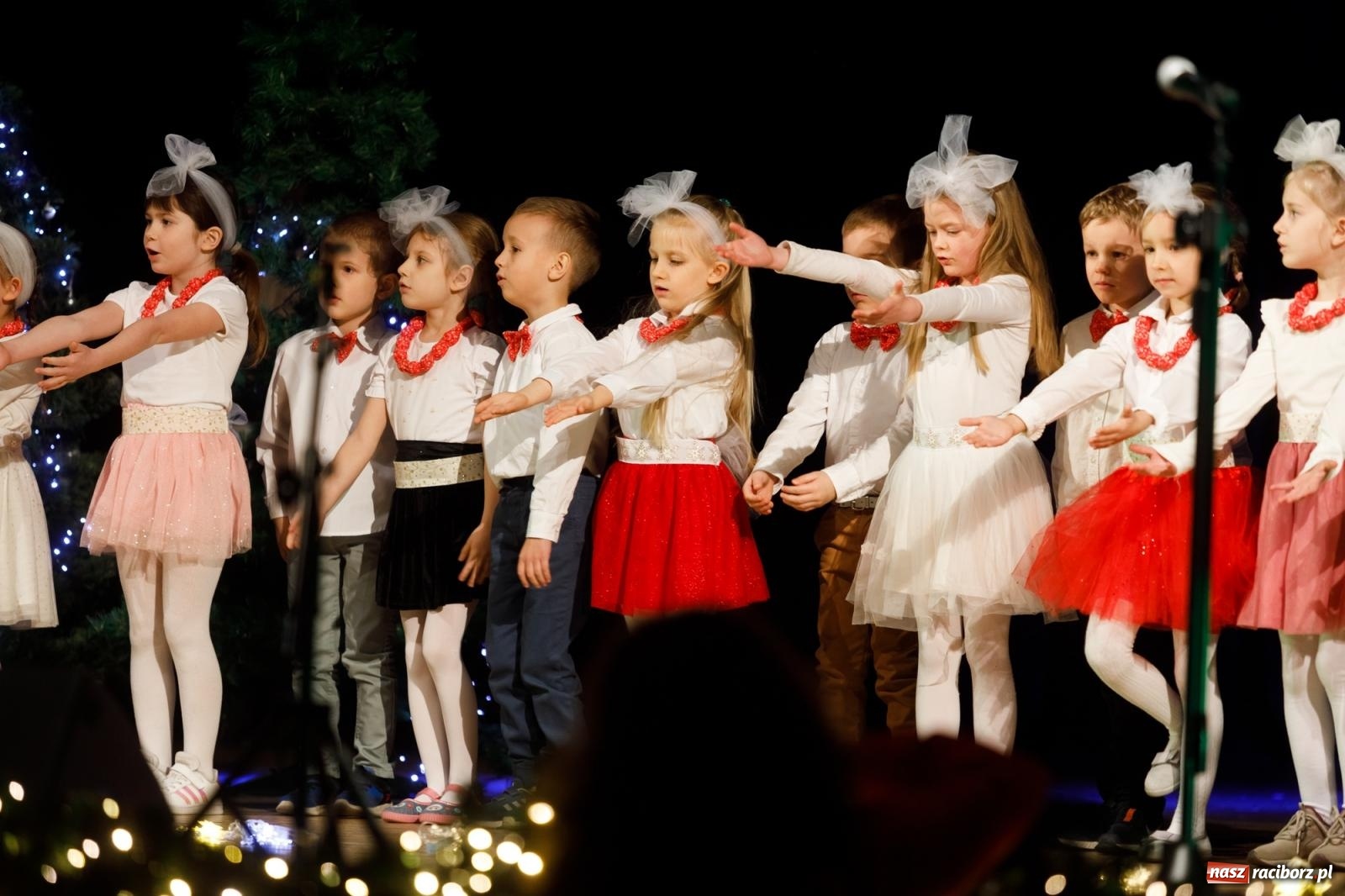 Zdjęcie w galerii na portalu naszraciborz.pl: Przegląd kolęd i piosenek świątecznych w RCK wiadomości z regionu