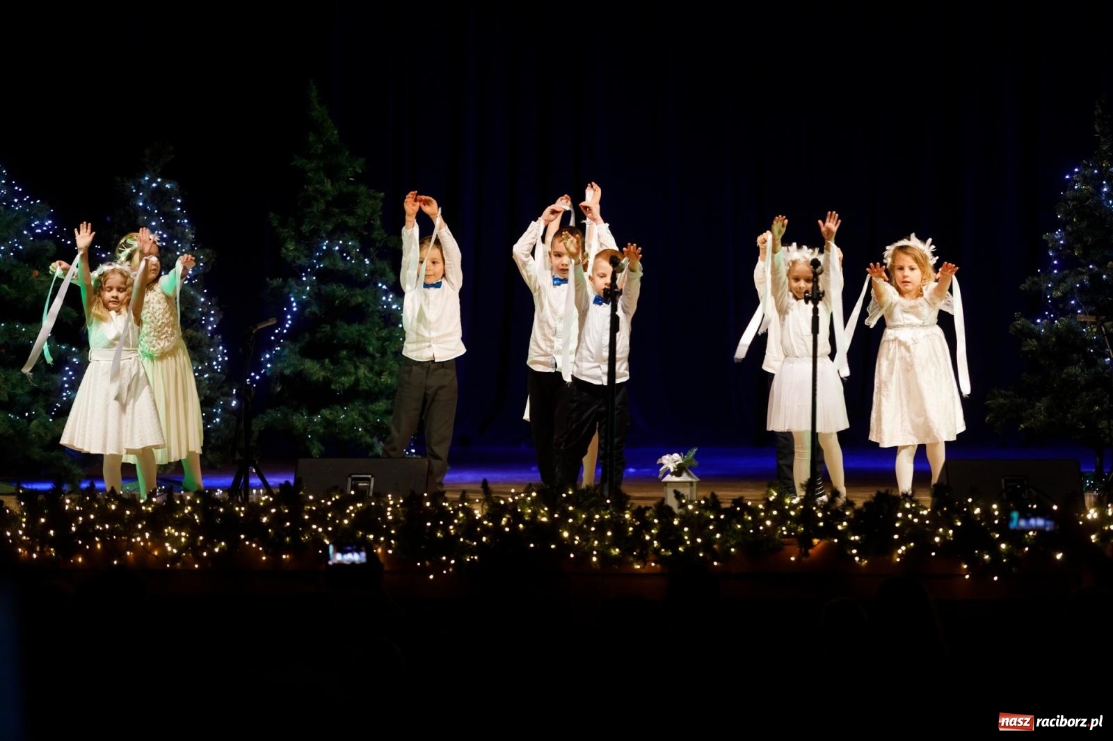 Zdjęcie w galerii na portalu naszraciborz.pl: Przegląd kolęd i piosenek świątecznych w RCK wiadomości z regionu