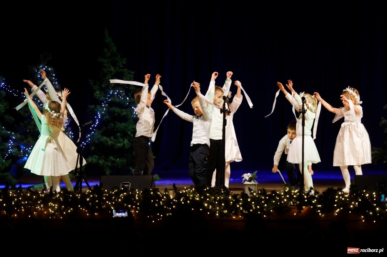 Zdjęcie w galerii na portalu naszraciborz.pl: Przegląd kolęd i piosenek świątecznych w RCK wiadomości z regionu