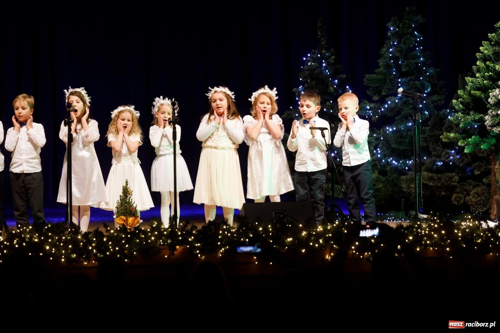 Zdjęcie w galerii na portalu naszraciborz.pl: Przegląd kolęd i piosenek świątecznych w RCK wiadomości z regionu