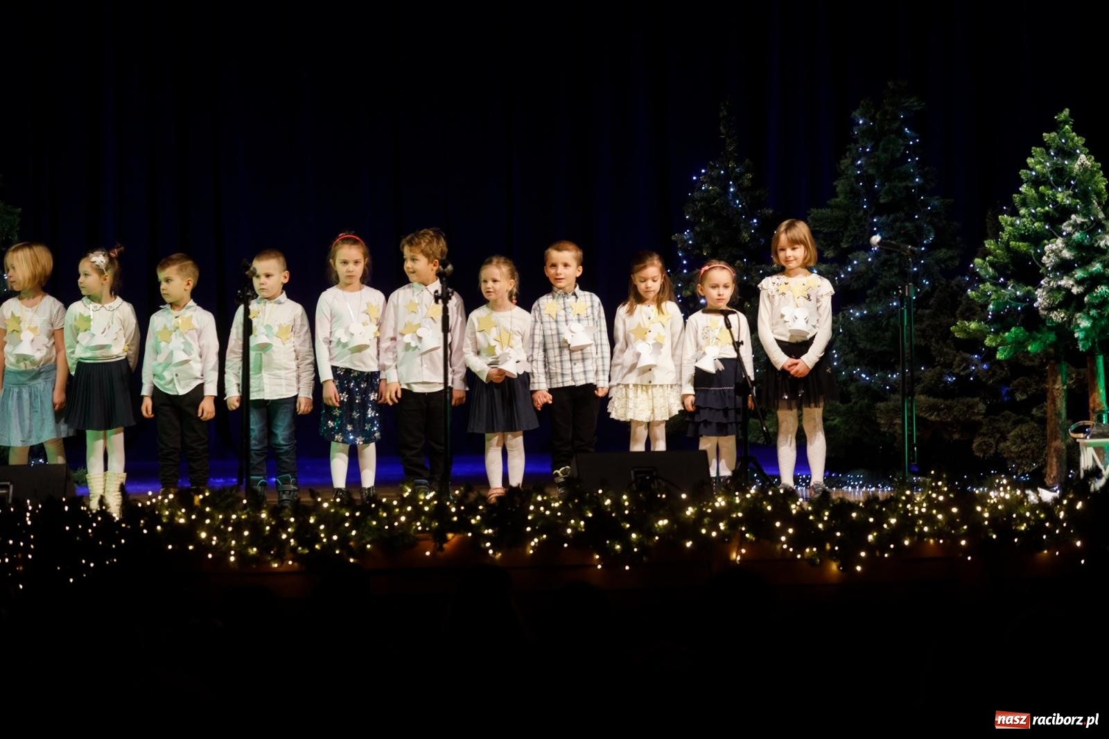 Zdjęcie w galerii na portalu naszraciborz.pl: Przegląd kolęd i piosenek świątecznych w RCK wiadomości z regionu