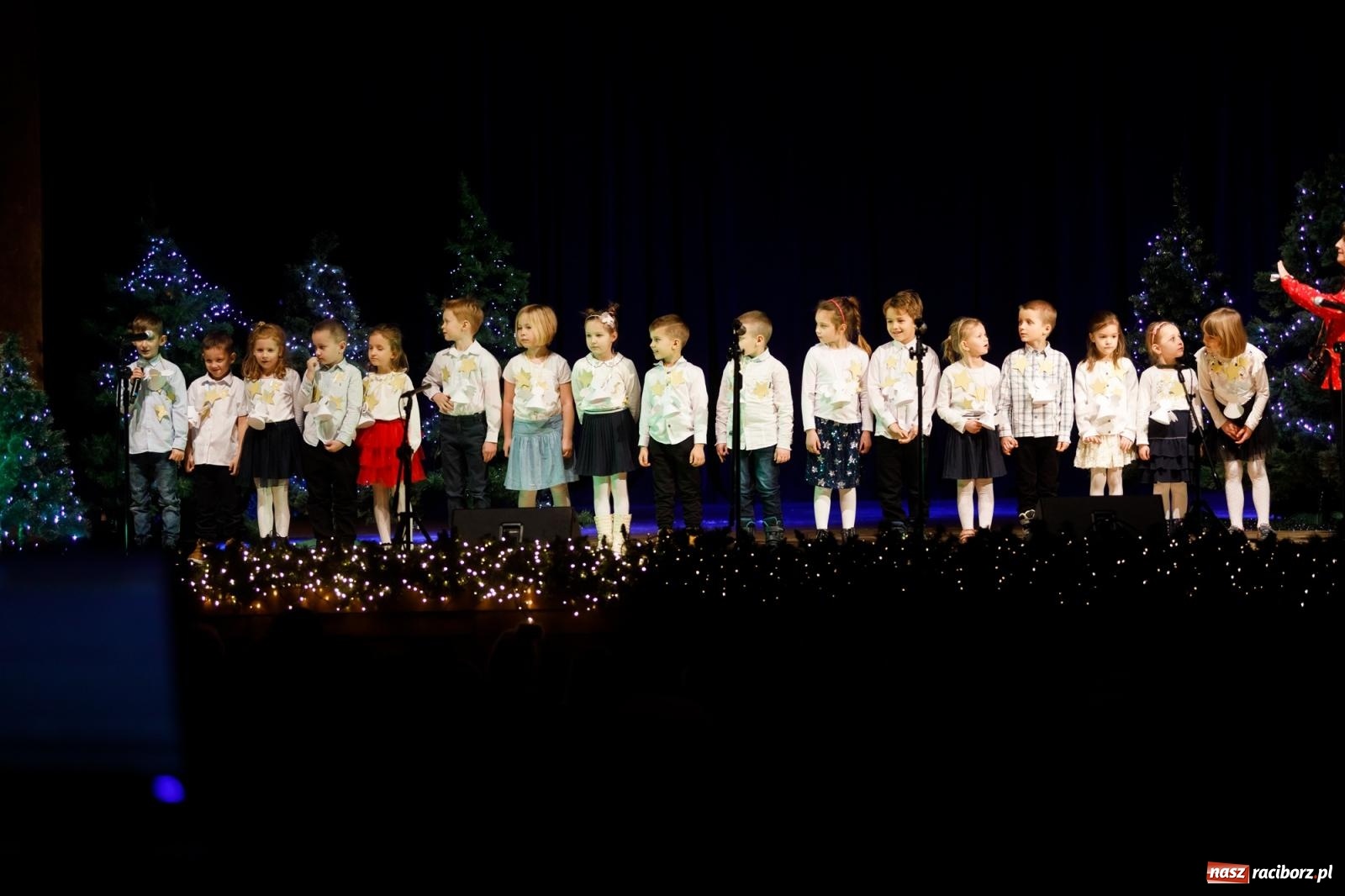 Zdjęcie w galerii na portalu naszraciborz.pl: Przegląd kolęd i piosenek świątecznych w RCK wiadomości z regionu