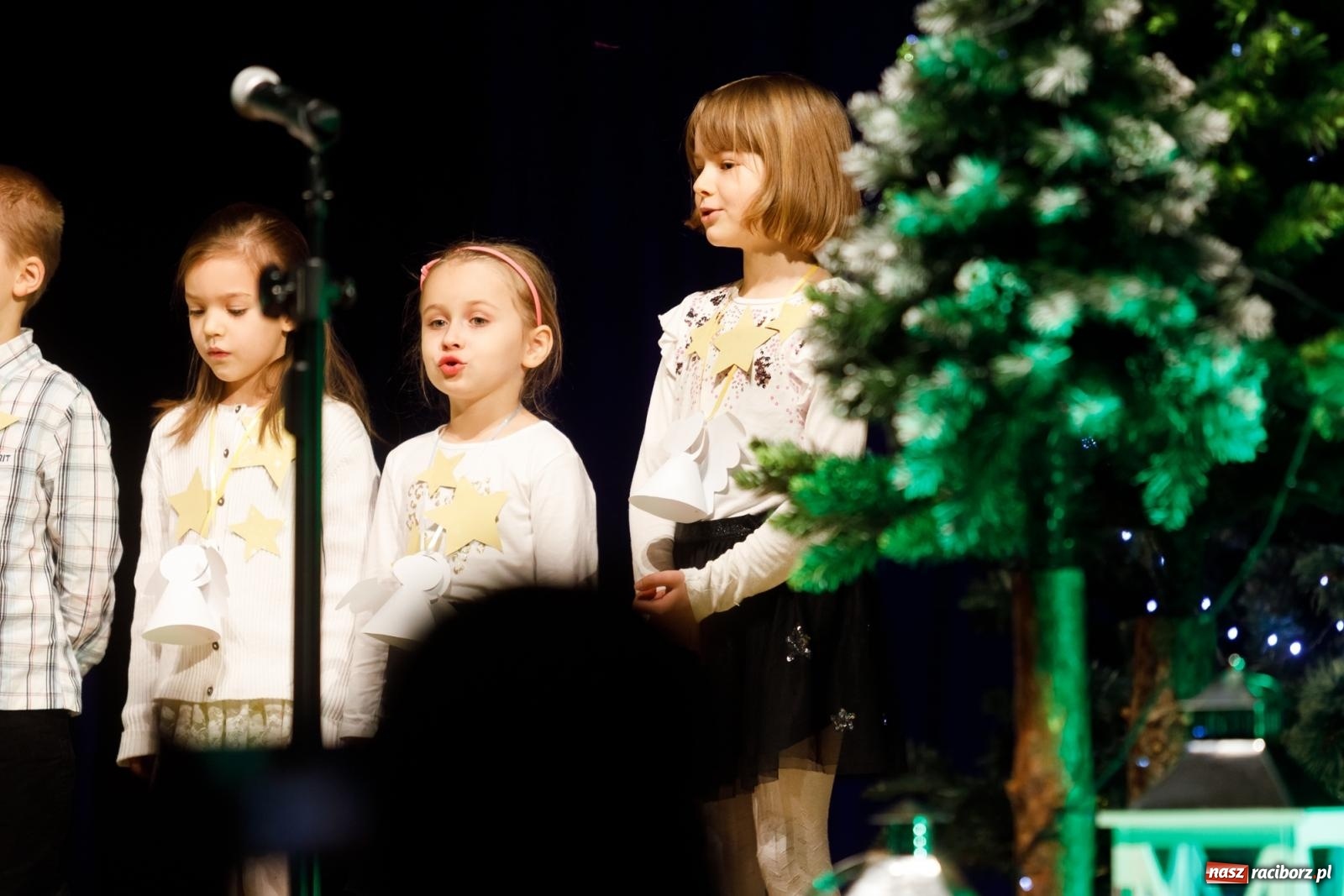 Zdjęcie w galerii na portalu naszraciborz.pl: Przegląd kolęd i piosenek świątecznych w RCK wiadomości z regionu