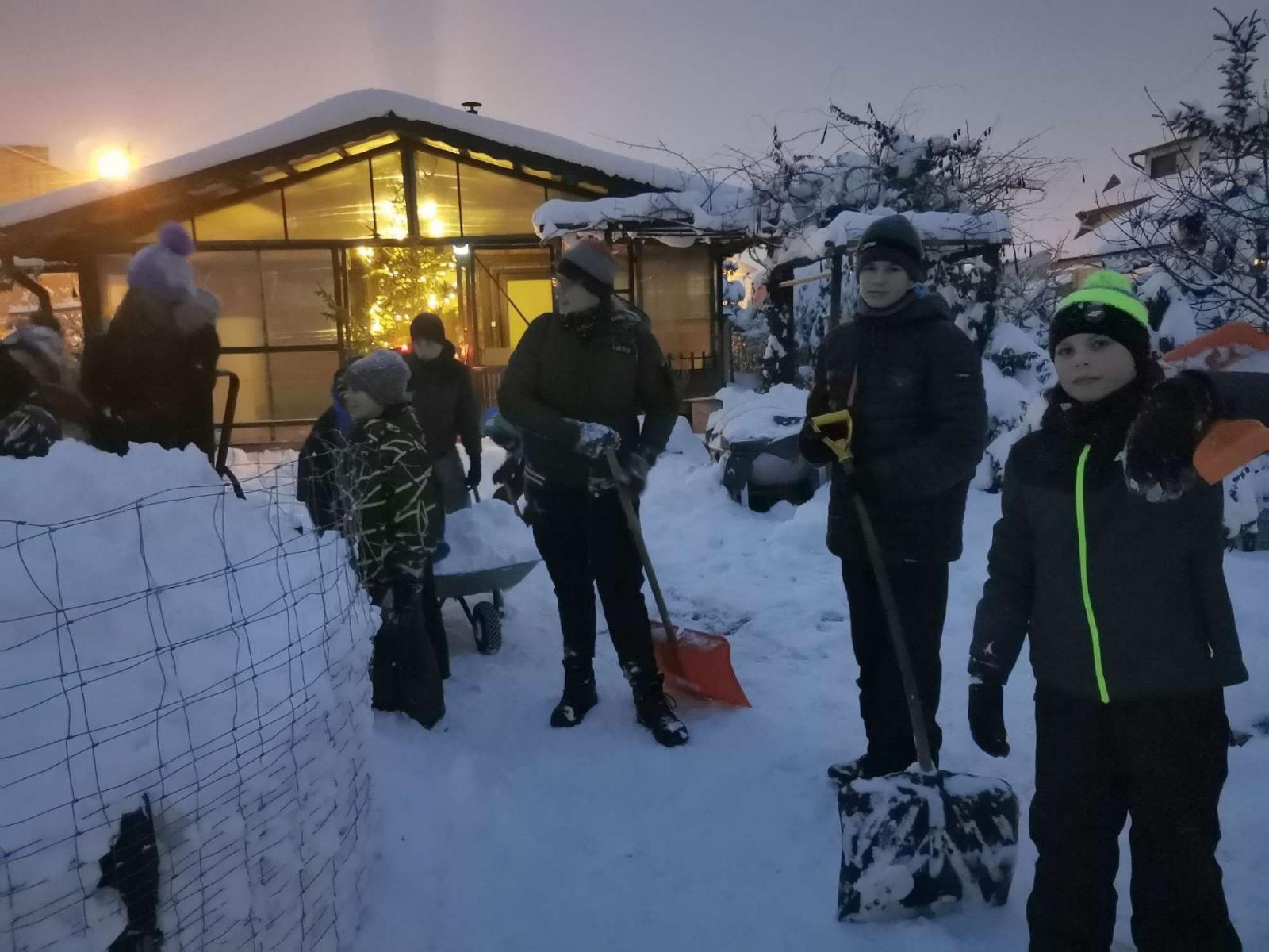 Zdjęcie w galerii na portalu naszraciborz.pl: W Tworkowie stanął bałwan gigant wiadomości z regionu