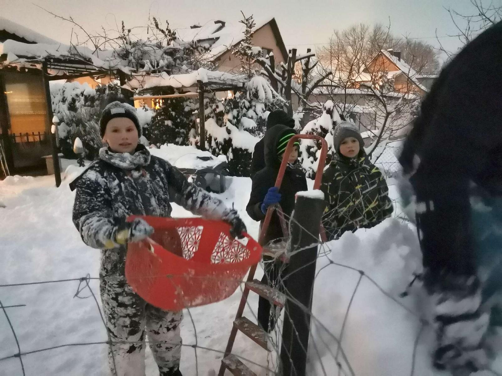Zdjęcie w galerii na portalu naszraciborz.pl: W Tworkowie stanął bałwan gigant wiadomości z regionu
