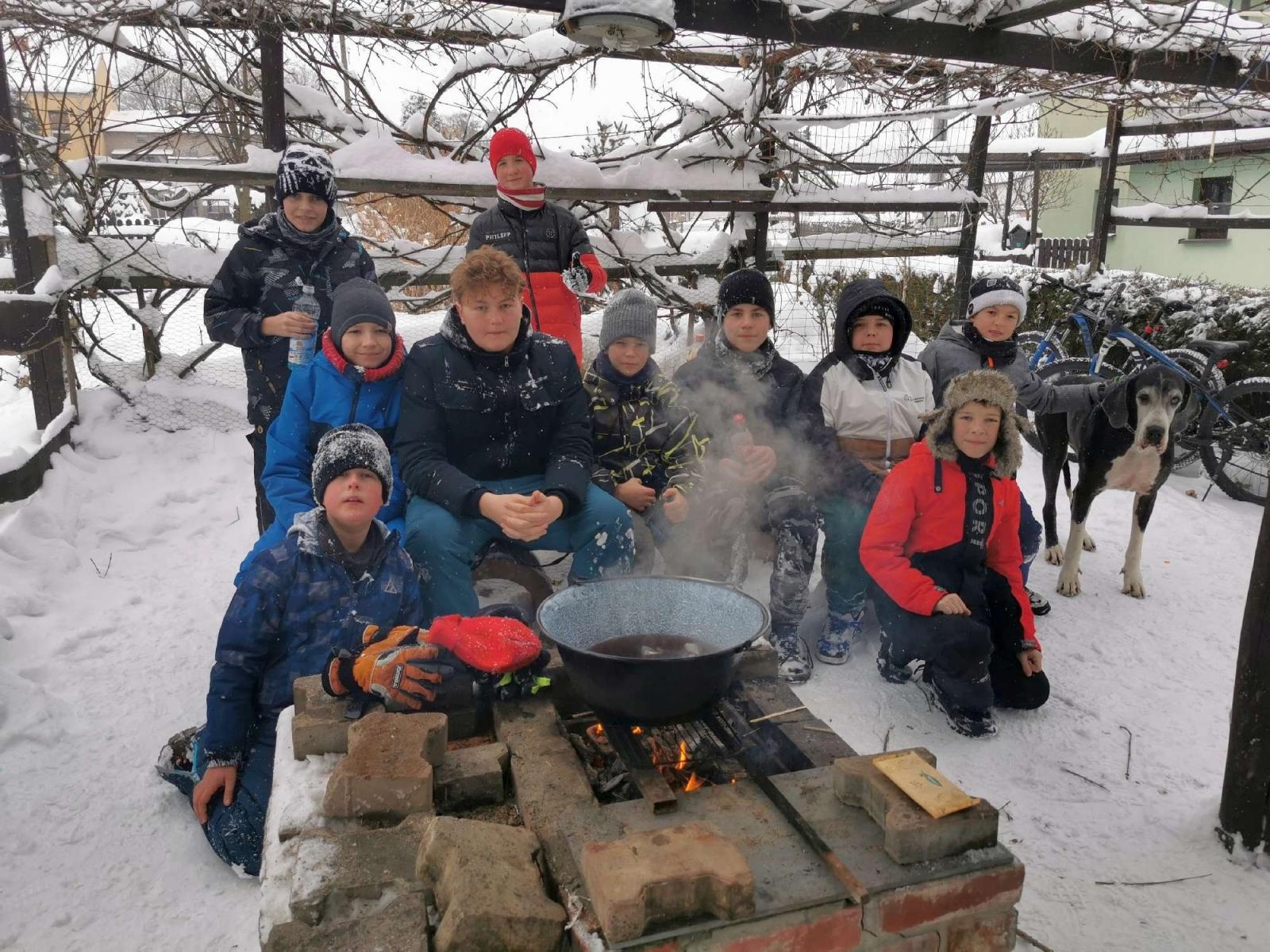 Zdjęcie w galerii na portalu naszraciborz.pl: W Tworkowie stanął bałwan gigant wiadomości z regionu