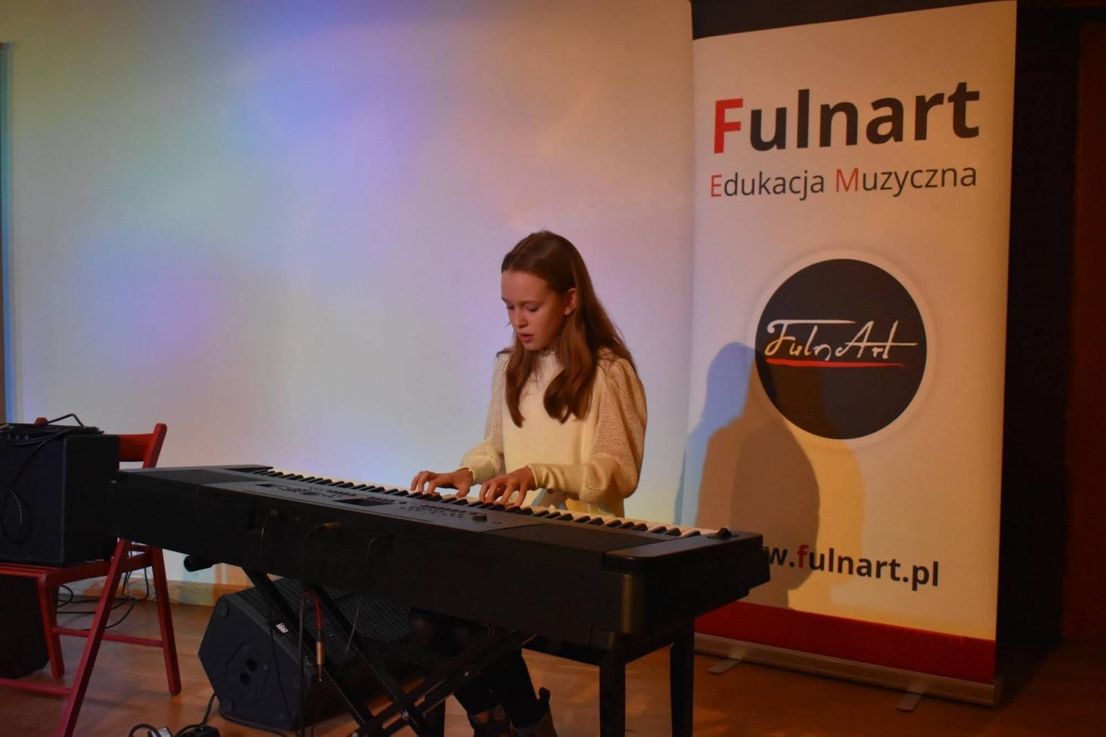 Zdjęcie w galerii na portalu naszraciborz.pl: Świąteczne rytmy zabrzmiały na zamku wiadomości z regionu