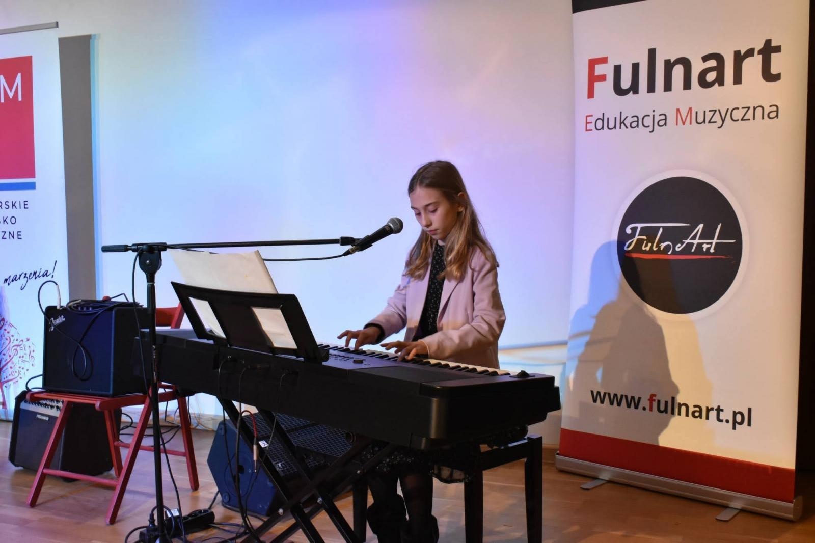 Zdjęcie w galerii na portalu naszraciborz.pl: Świąteczne rytmy zabrzmiały na zamku wiadomości z regionu