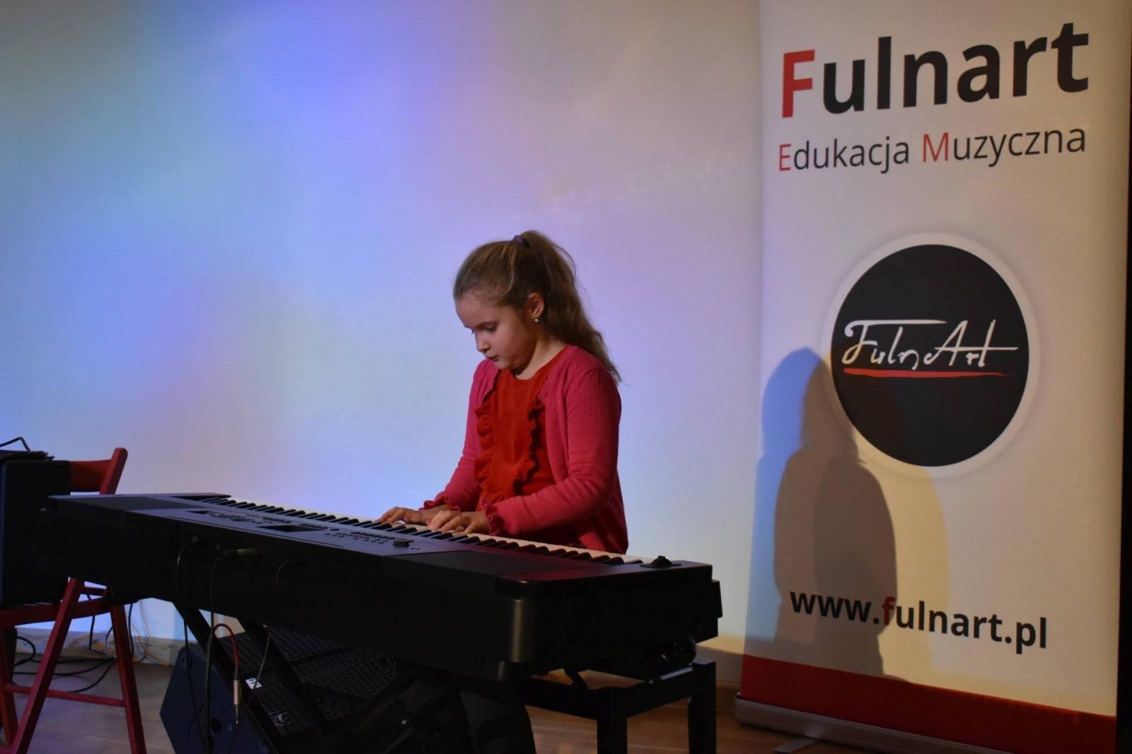 Zdjęcie w galerii na portalu naszraciborz.pl: Świąteczne rytmy zabrzmiały na zamku wiadomości z regionu