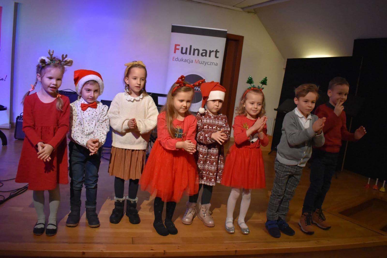 Zdjęcie w galerii na portalu naszraciborz.pl: Świąteczne rytmy zabrzmiały na zamku wiadomości z regionu