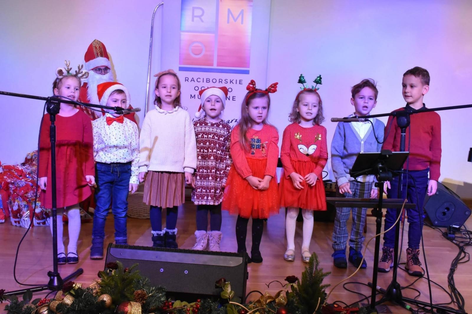 Zdjęcie w galerii na portalu naszraciborz.pl: Świąteczne rytmy zabrzmiały na zamku wiadomości z regionu