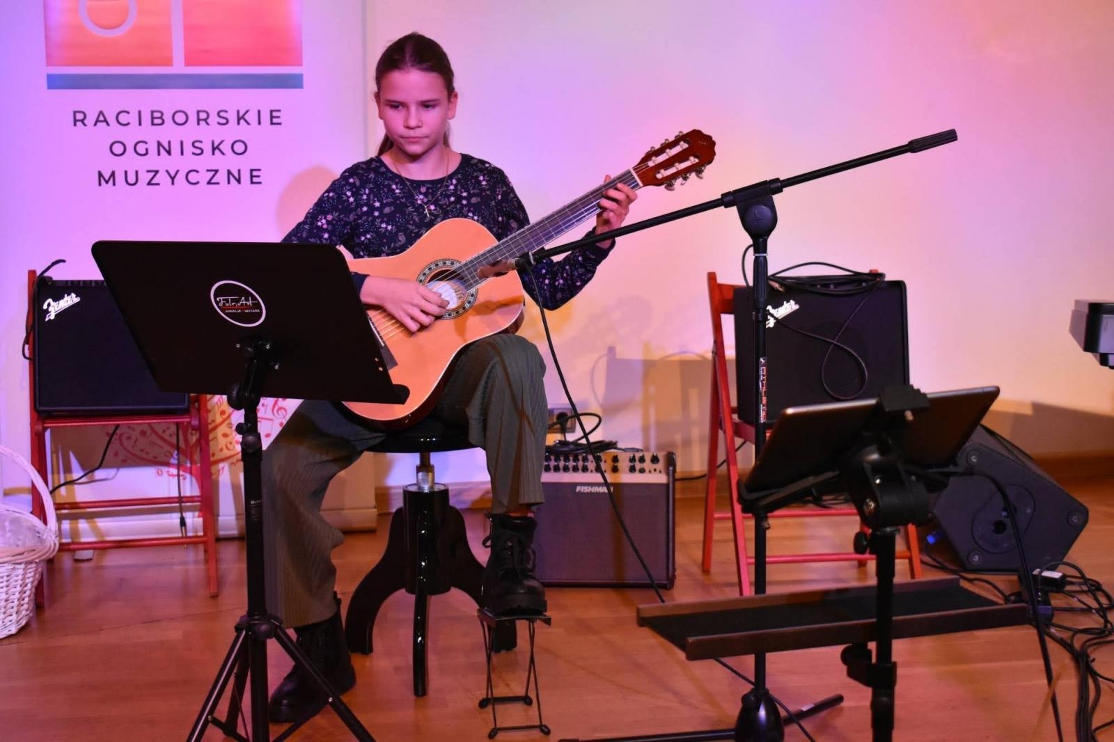 Zdjęcie w galerii na portalu naszraciborz.pl: Świąteczne rytmy zabrzmiały na zamku wiadomości z regionu