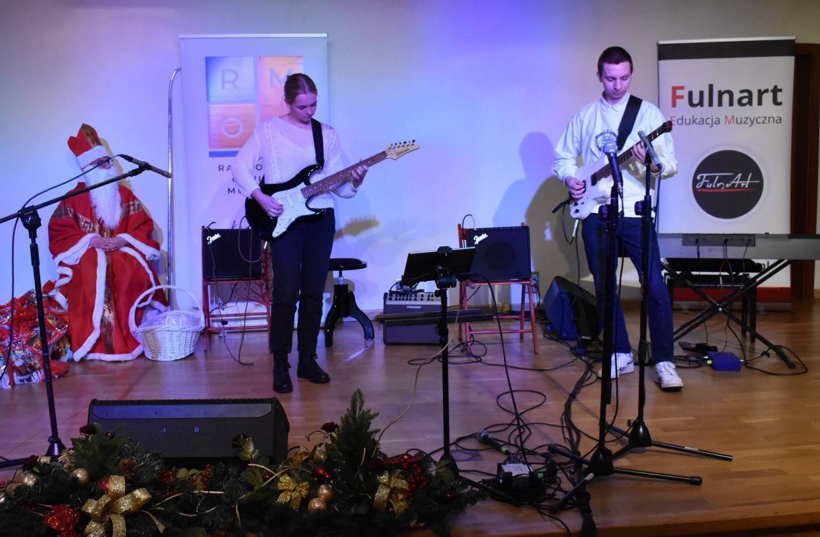 Zdjęcie w galerii na portalu naszraciborz.pl: Świąteczne rytmy zabrzmiały na zamku wiadomości z regionu