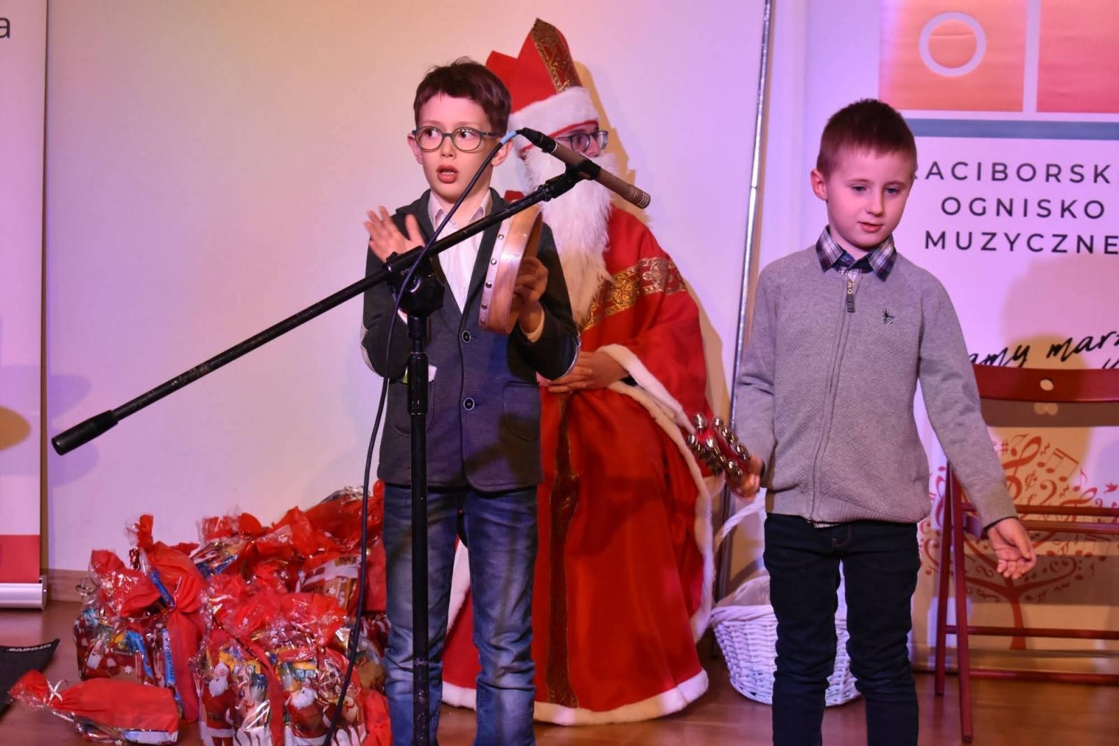 Zdjęcie w galerii na portalu naszraciborz.pl: Świąteczne rytmy zabrzmiały na zamku wiadomości z regionu