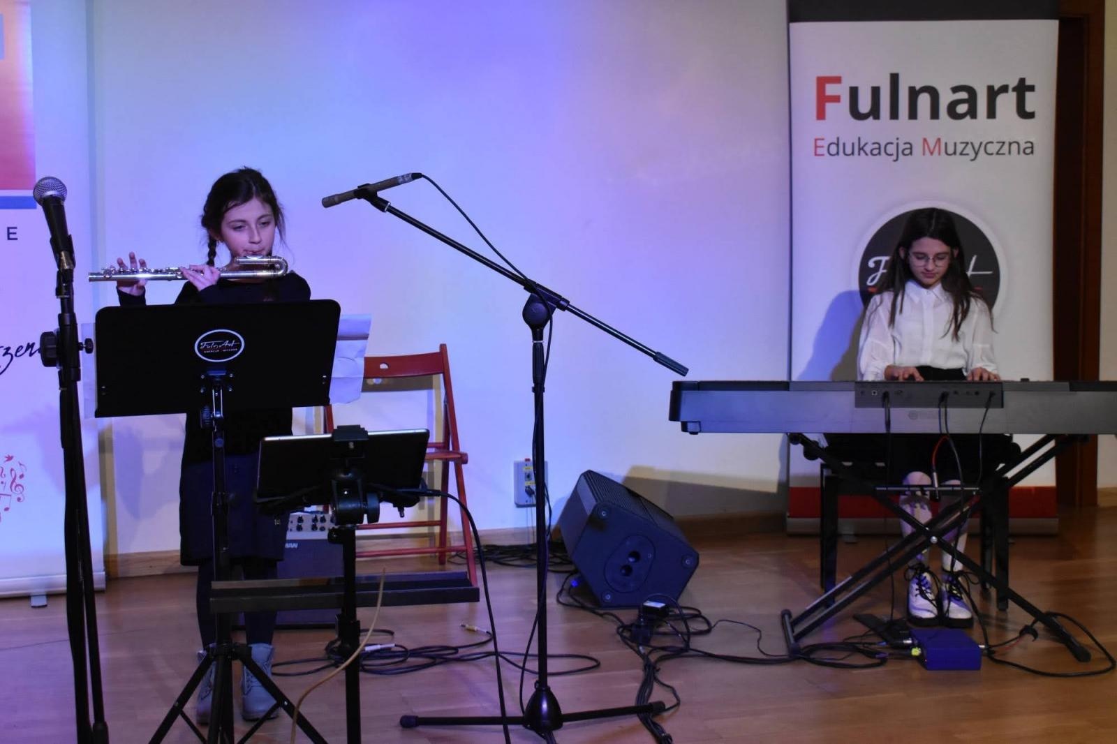 Zdjęcie w galerii na portalu naszraciborz.pl: Świąteczne rytmy zabrzmiały na zamku wiadomości z regionu