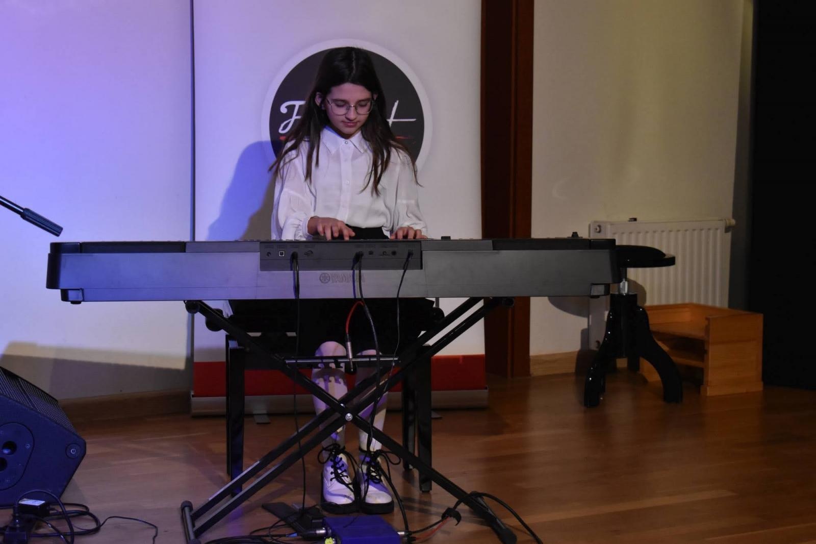 Zdjęcie w galerii na portalu naszraciborz.pl: Świąteczne rytmy zabrzmiały na zamku wiadomości z regionu